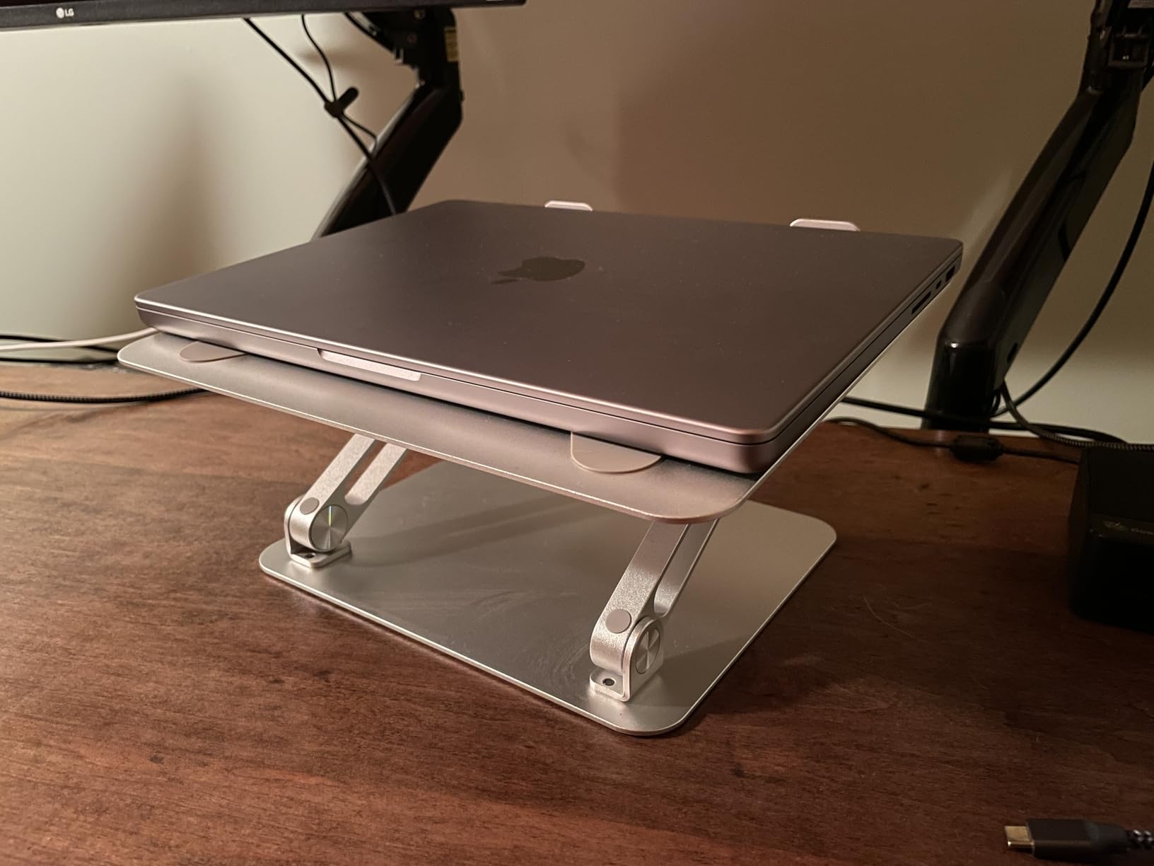 BoYata Laptop Stand, Adjustable Multi-Angle Laptop Holder, Compatible for Laptops up to 17 inches, Sturdy Aluminum & Silicone, Silver - Customer Photo 1