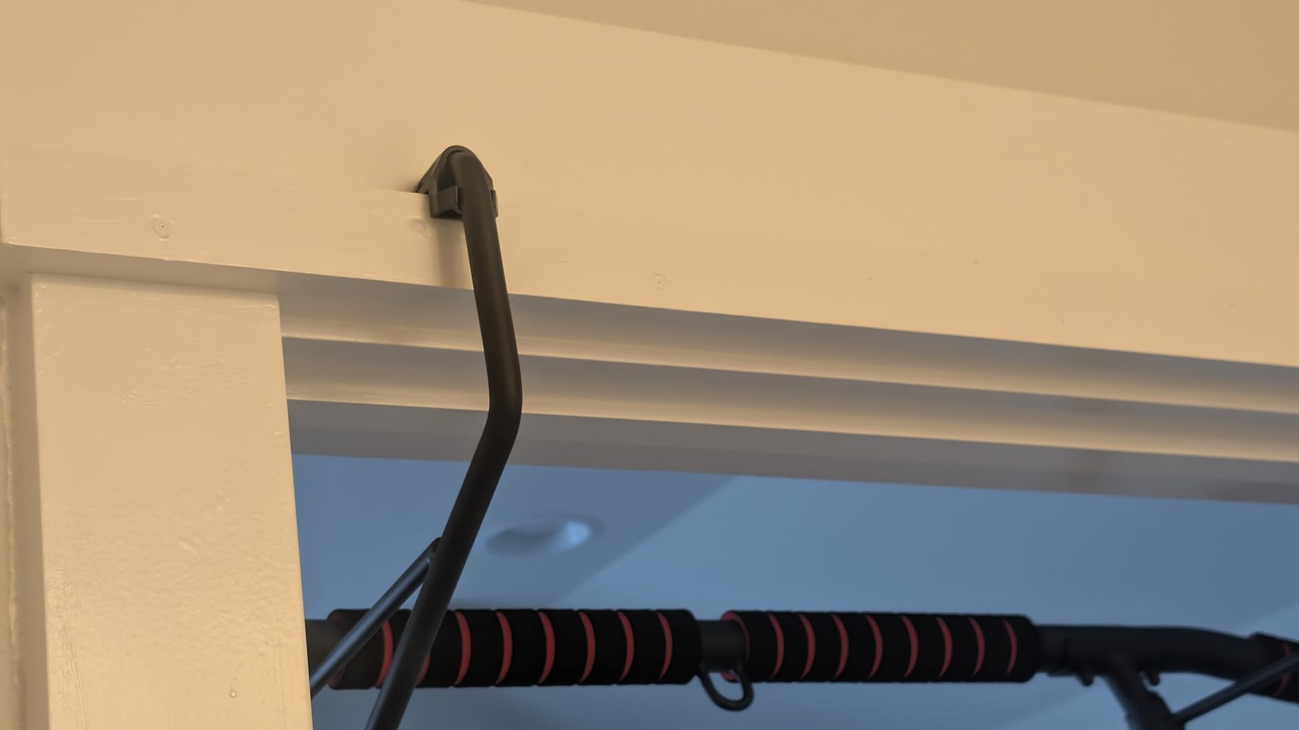 AmazeFan Pull Up Bar Doorway with Ergonomic Grip - Fitness Chin-Up Frame for Home Gym Exercise - Multi-Angle Grip - 2024 Upgrade Smart Hook (Fits Almost All Doors) Customer Review AmazeFan Pull Up Bar Doorway with Ergonomic Grip - Fitness Chin-Up Frame for Home Gym Exercise - Multi-Angle Grip - 2024 Upgrade Smart Hook (Fits Almost All Doors) - Customer Photo 2