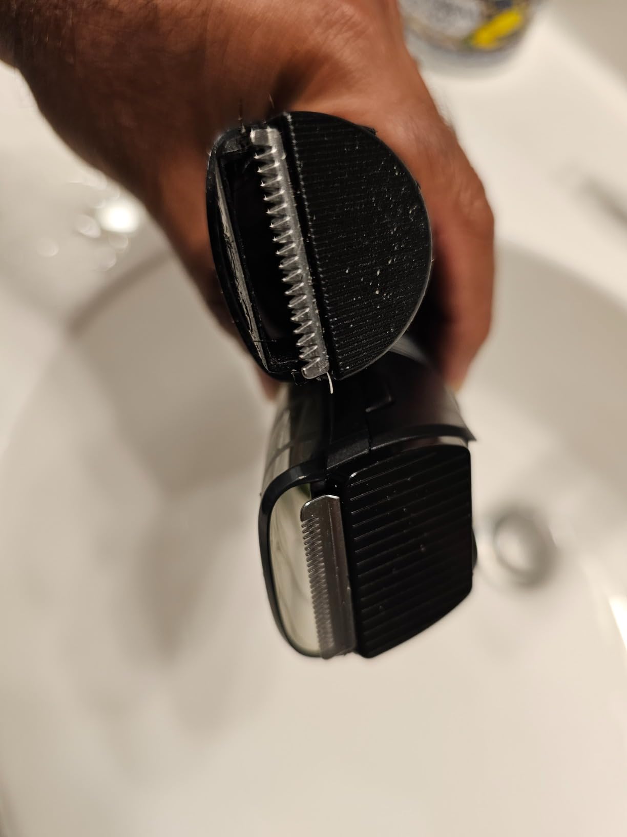 Remington Vacuum Beard Trimmer,13 Length and Style Settings with Adjustable Length Comb (2-18mm),Vacuum Trimmer for Beard, Mustache, and Stubble, Rechargeable Lithium Power, Washable, Removable Blades Customer Review Remington Vacuum Beard Trimmer,13 Length and Style Settings with Adjustable Length Comb (2-18mm),Vacuum Trimmer for Beard, Mustache, and Stubble, Rechargeable Lithium Power, Washable, Removable Blades - Customer Photo 2
