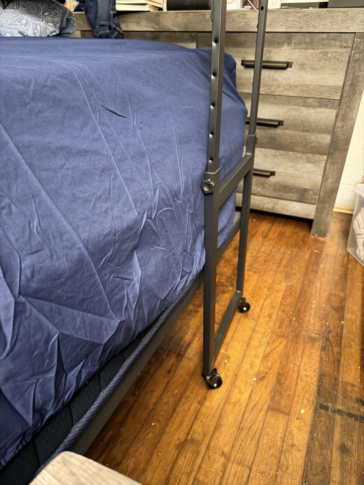 Extra Deep Queen Fitted Sheet - Hotel Luxury Single Fitted Sheet Only - Easily Fits 18 inch to 24 inch Mattress - Ultra Soft, Wrinkle & Fade Free w/Extra Deep Pockets - Breathable & Comfy - Dark Grey Customer Review Extra Deep Queen Fitted Sheet - Hotel Luxury Single Fitted Sheet Only - Easily Fits 18 inch to 24 inch Mattress - Ultra Soft, Wrinkle & Fade Free w/Extra Deep Pockets - Breathable & Comfy - Dark Grey - Customer Photo 2