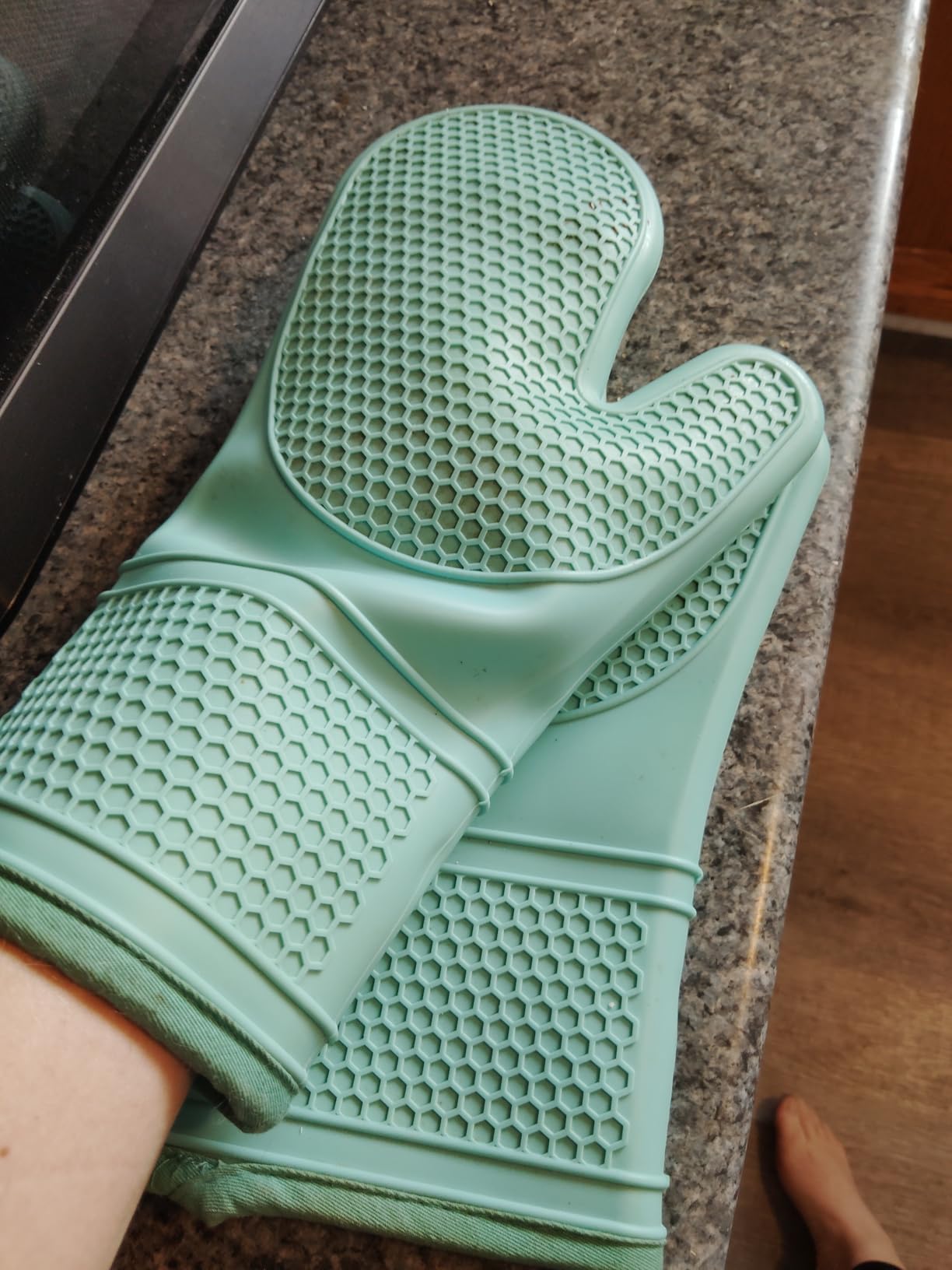 GORILLA GRIP BPA-Free Soft Silicone Oven Mitts, Heat Resistant and Waterproof Cooking Safety Gloves, Thick Cotton Lining, Flexible Gripping, Kitchen Potholders Set, for Grilling, BBQ, 12.5x8.3, Black Customer Review GORILLA GRIP BPA-Free Soft Silicone Oven Mitts, Heat Resistant and Waterproof Cooking Safety Gloves, Thick Cotton Lining, Flexible Gripping, Kitchen Potholders Set, for Grilling, BBQ, 12.5x8.3, Black - Customer Photo 2
