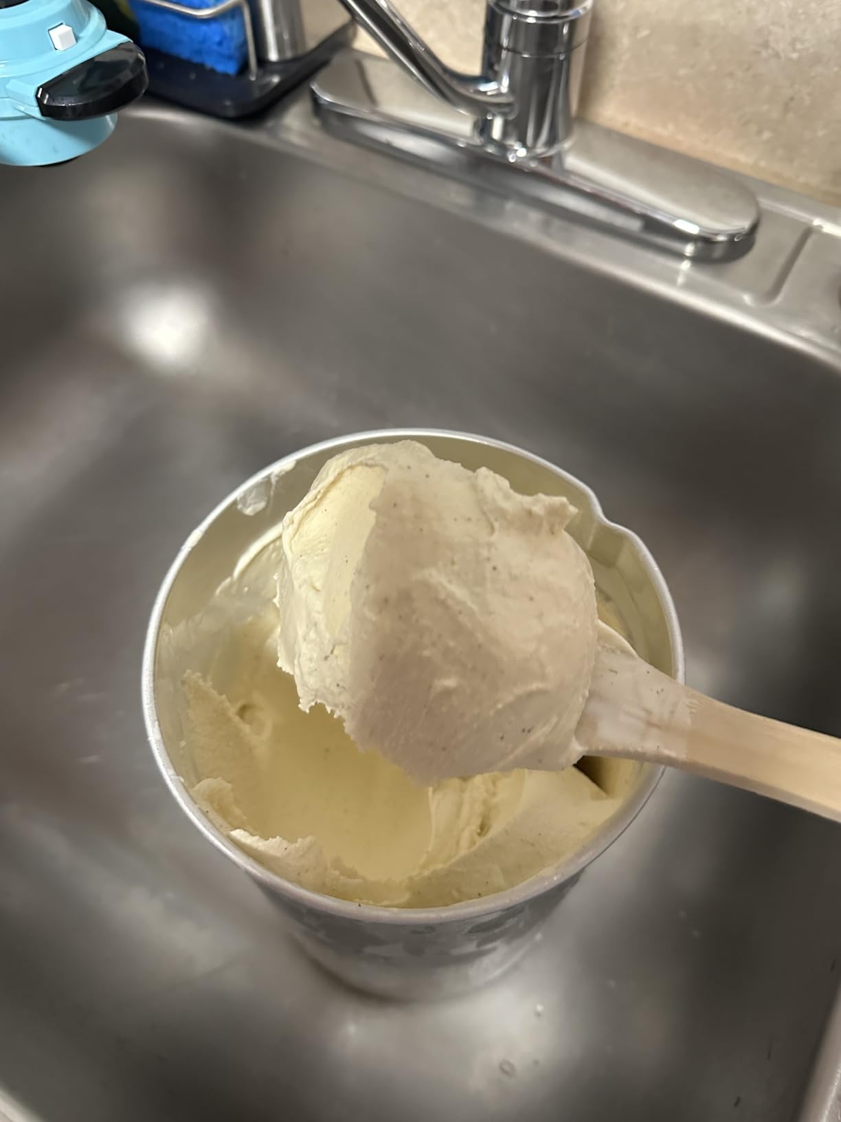 Nostalgia Electric Ice Cream Maker - Old Fashioned Soft Serve Ice Cream Machine Makes Frozen Yogurt or Gelato in Minutes - Fun Kitchen Appliance - Vintage Wooden Style - Light Wood - 4 Quart - Customer Photo 3