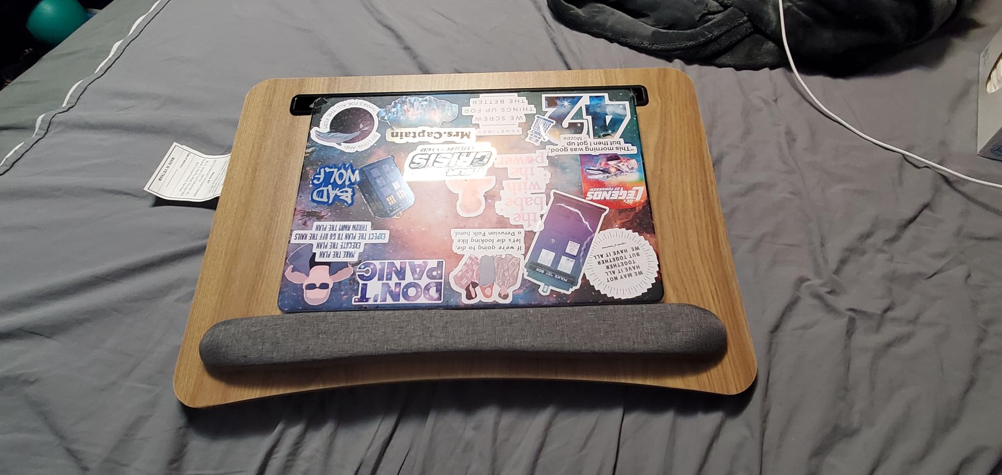 HUANUO Portable Lap Laptop Desk with Pillow Cushion, Fits up to 15.6 inch Laptop, with Anti-Slip Strip & Storage Function for Home Office Students - Customer Photo 2
