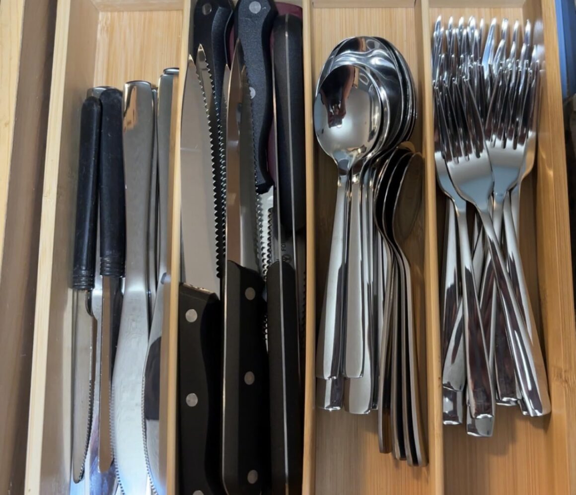 HIWARE 48-Piece Silverware Set with Steak Knives for 8, 18/8 Stainless Steel Flatware Cutlery Set For Home Kitchen Restaurant Hotel, Kitchen Utensils Set, Mirror Polished, Dishwasher Safe Customer Review Best Flatware Sets
