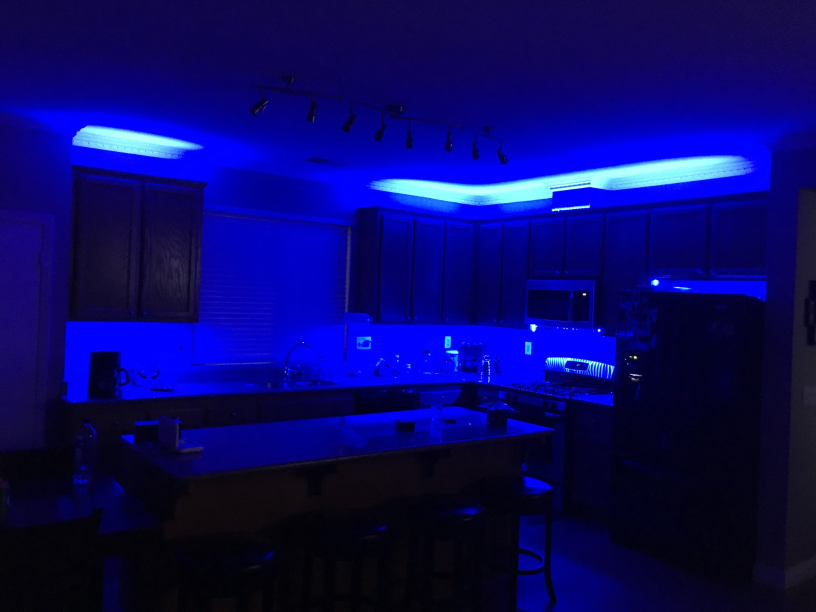 Govee 32.8ft LED Strip Lights RGBIC App Control, Smart LED Strips with Segmented Color Control Intelligent Color Picking, Music Sync LED Lights for Bedroom, Kitchen, Party, Home Decor (2x16.4ft) - Customer Photo 2