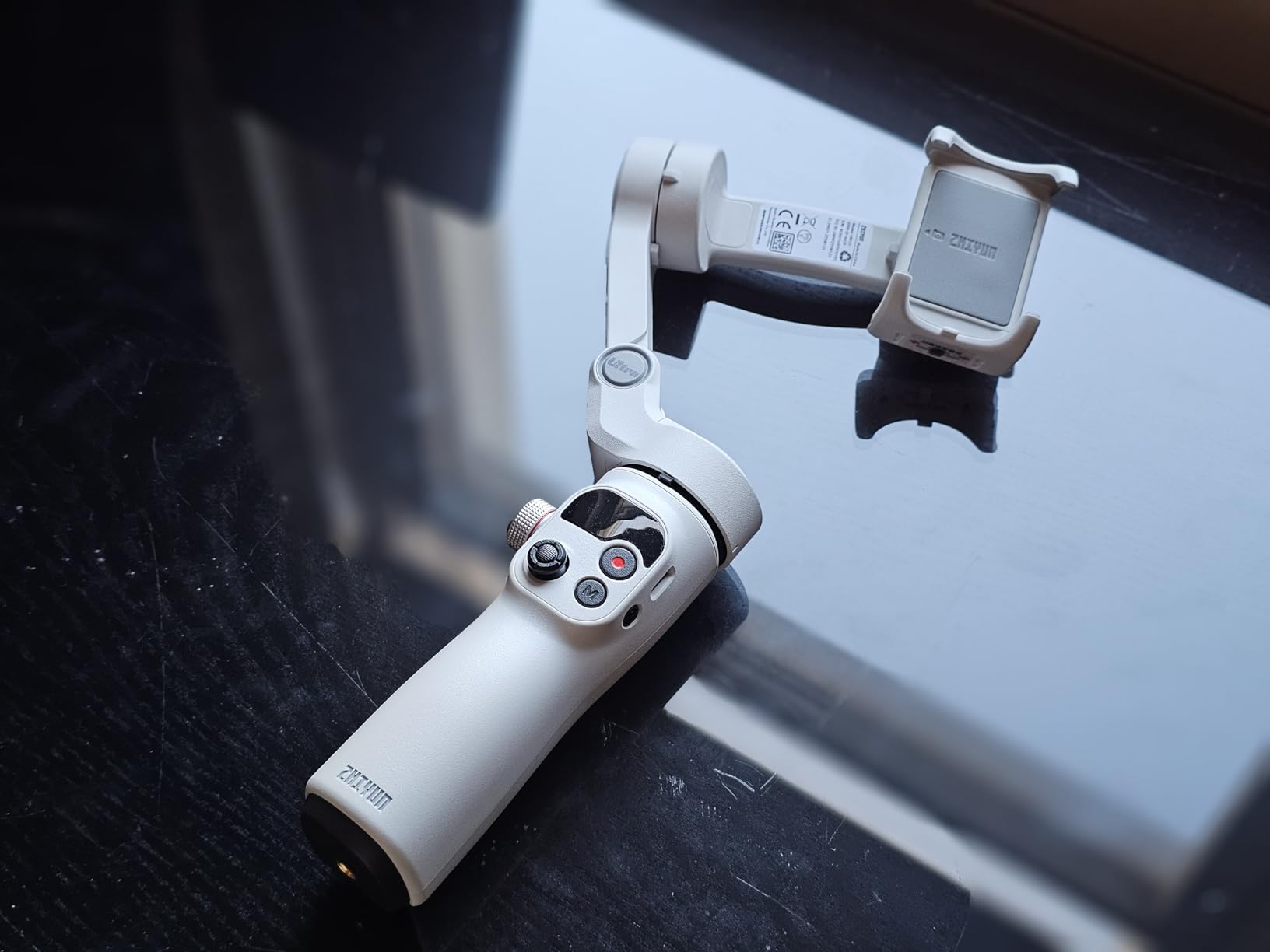 ZHIYUN Smooth Q5 Ultra [Official] 3-Axis Gimbal Stabilizer for iPhone, Portable Foldable Phone Stabilizer, Built-in Extension Rod, Fill Light, Tripod, 13.5H Long Lasting Battery for Video Recording - Customer Photo 5