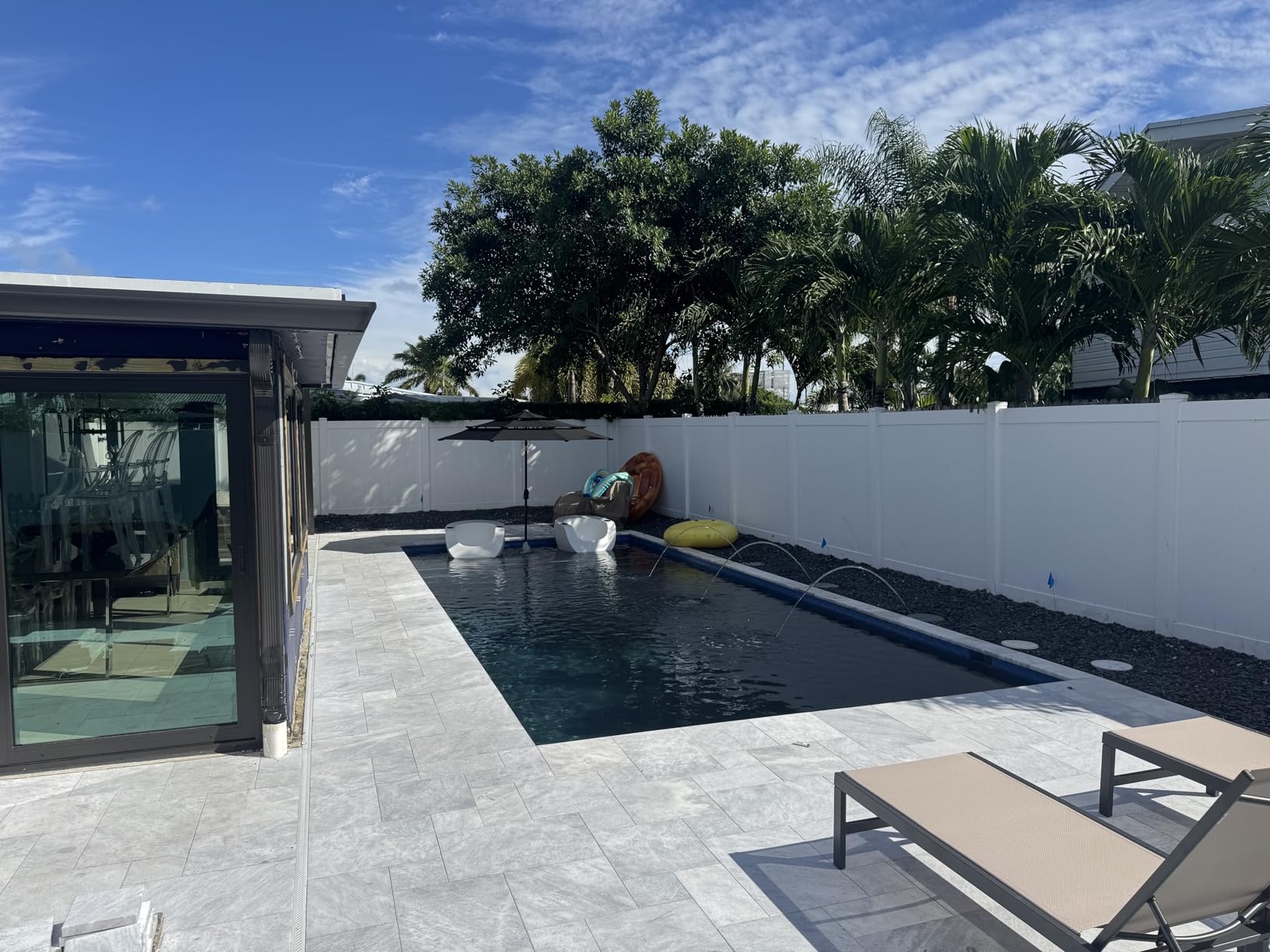 EliteShade USA 9Ft 3 Tiers Market Umbrella Patio Umbrella Outdoor Table Umbrella with Ventilation and 5 Years Non-Fading Top,Rust Customer Review EliteShade USA 9Ft 3 Tiers Market Umbrella Patio Umbrella Outdoor Table Umbrella with Ventilation and 5 Years Non-Fading Top,Rust - Customer Photo 1