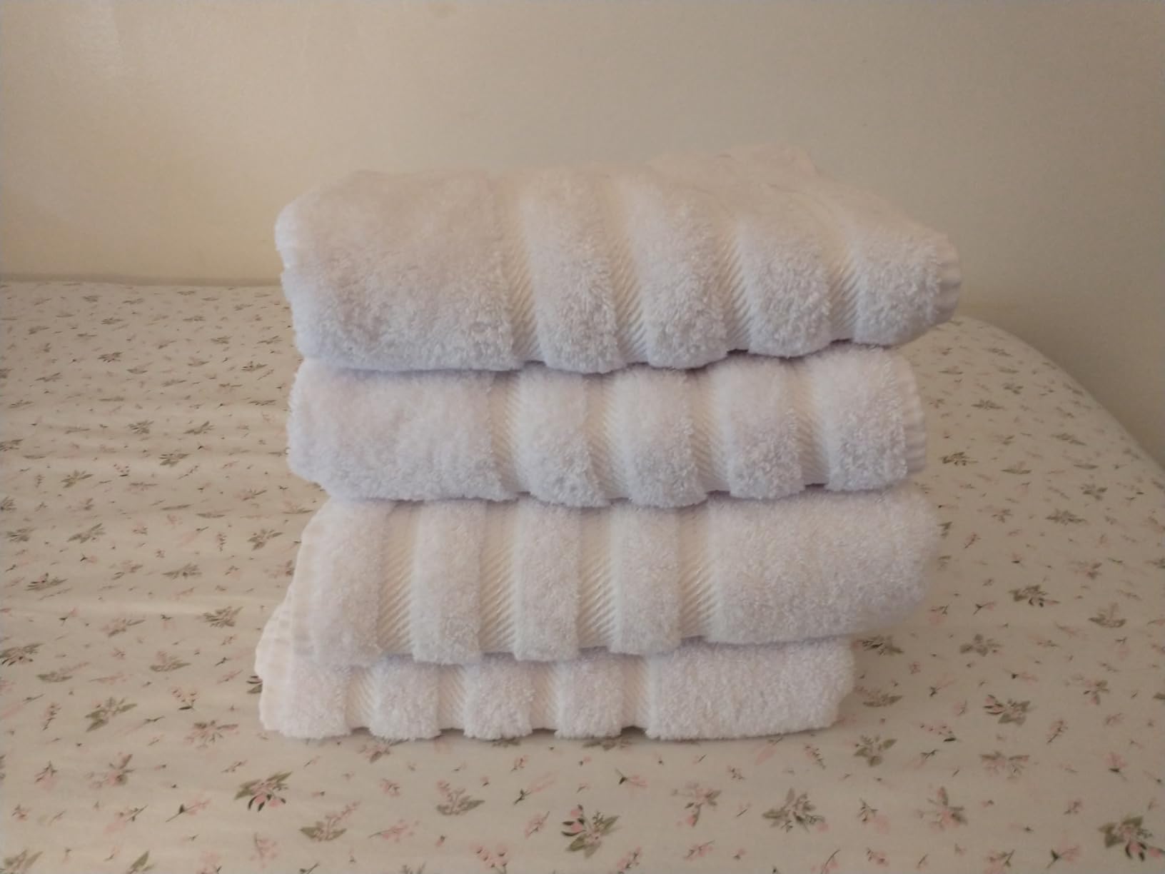 American Soft Linen Luxury 6 Piece Towel Set, 2 Bath Towels 2 Hand Towel 2 Washcloths, 600 GSM 100% Cotton Turkish Towels for Bathroom, Light Grey Towel Sets Customer Review American Soft Linen Luxury 6 Piece Towel Set, 2 Bath Towels 2 Hand Towel 2 Washcloths, 600 GSM 100% Cotton Turkish Towels for Bathroom, Light Grey Towel Sets - Customer Photo 1