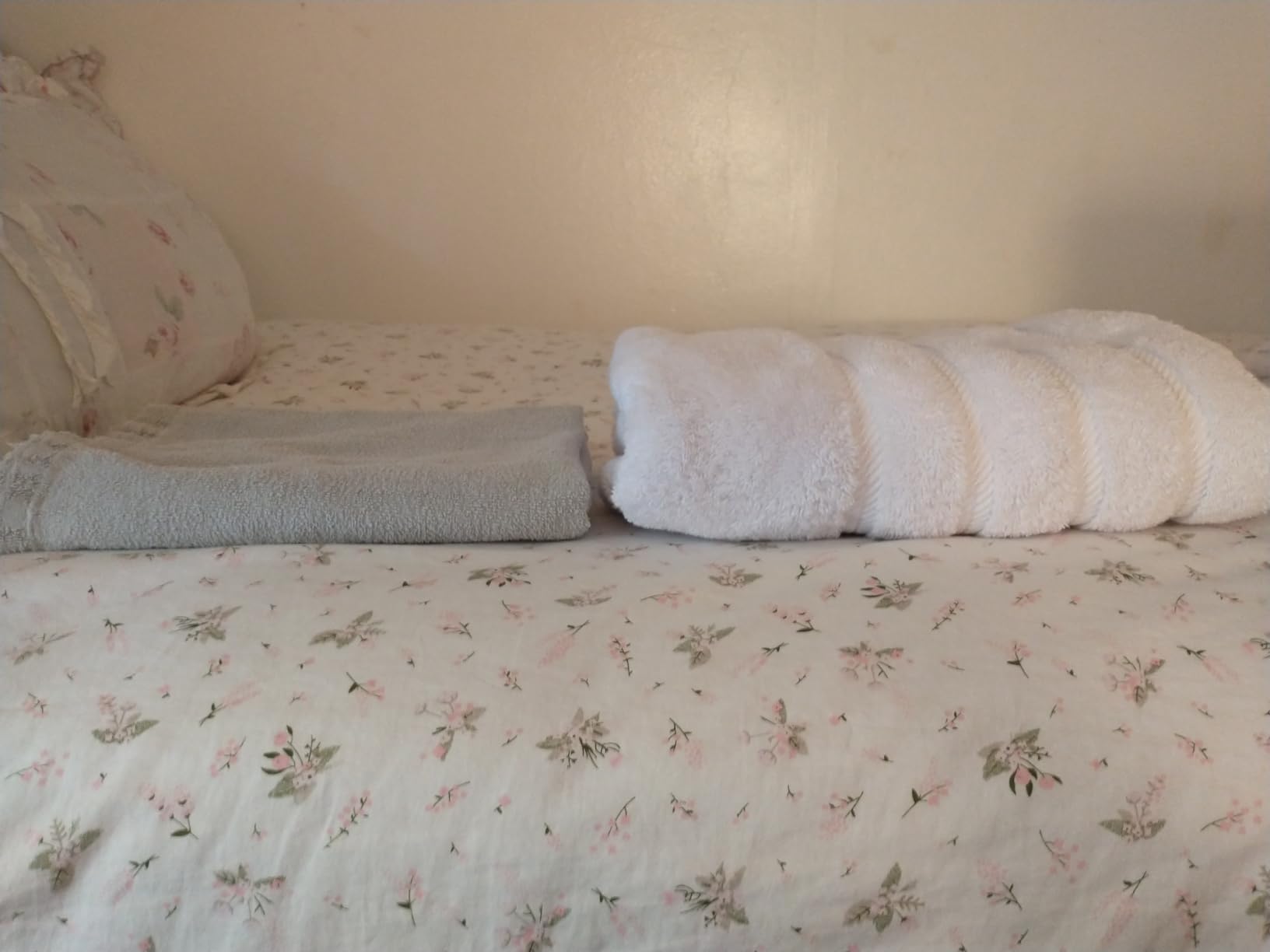 American Soft Linen Luxury 6 Piece Towel Set, 2 Bath Towels 2 Hand Towel 2 Washcloths, 600 GSM 100% Cotton Turkish Towels for Bathroom, Light Grey Towel Sets Customer Review American Soft Linen Luxury 6 Piece Towel Set, 2 Bath Towels 2 Hand Towel 2 Washcloths, 600 GSM 100% Cotton Turkish Towels for Bathroom, Light Grey Towel Sets - Customer Photo 3