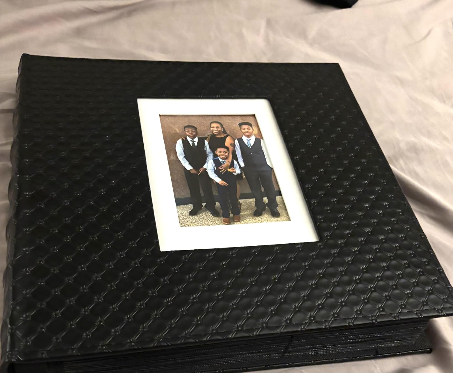 RECUTMS Photo Album for 4x6 Pictures 600 Pockets Black Inner Page Button Grain Leather Cover of Large Capacity Pictures Album Book Birthday Christmas Wedding Anniversary Memory (Black) - Customer Photo 1