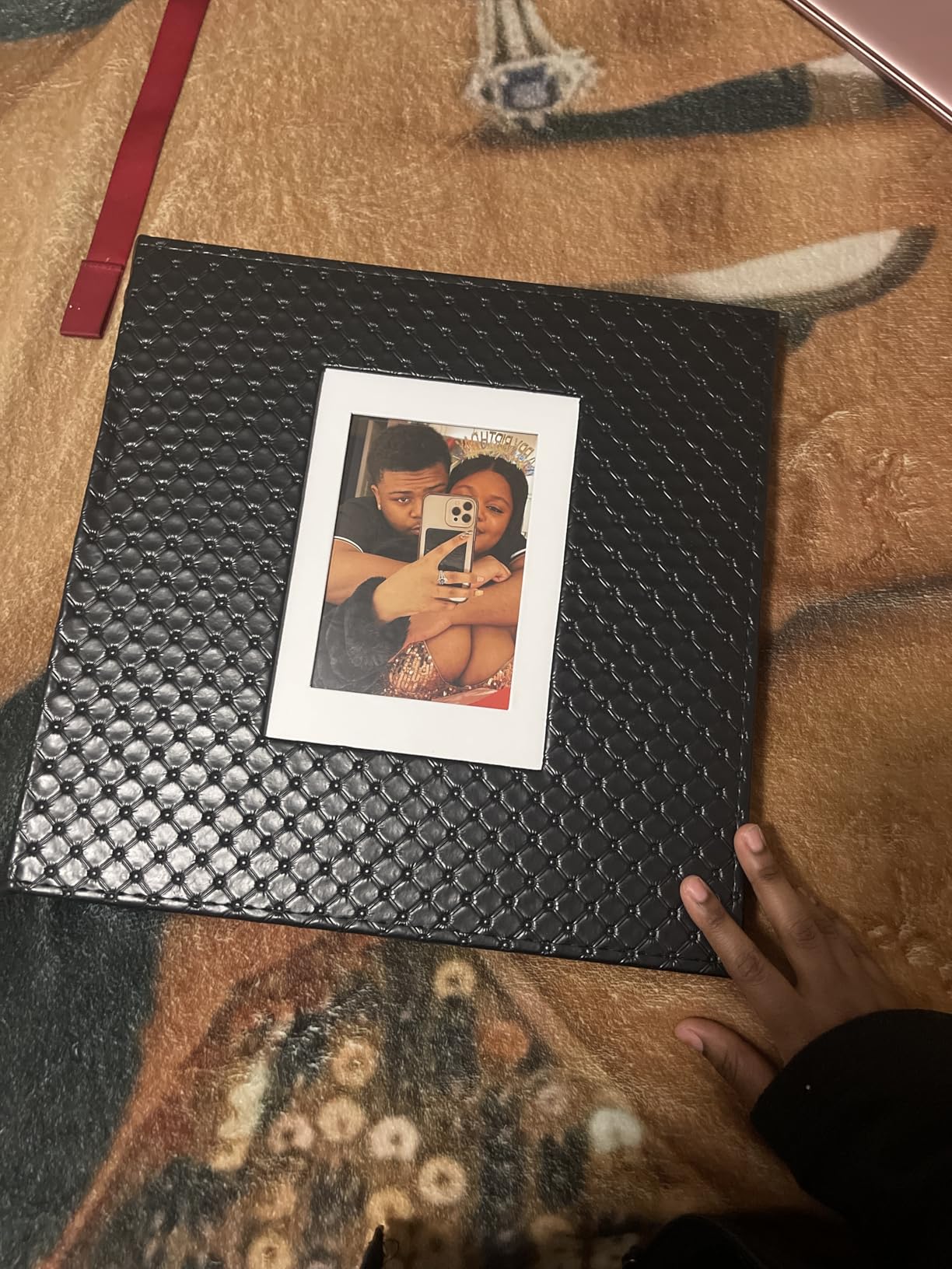 RECUTMS Photo Album for 4x6 Pictures 600 Pockets Black Inner Page Button Grain Leather Cover of Large Capacity Pictures Album Book Birthday Christmas Wedding Anniversary Memory (Black) - Customer Photo 2