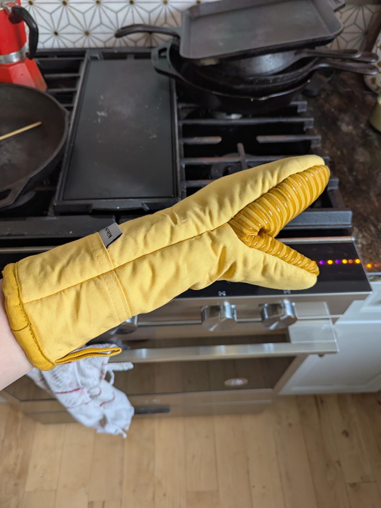 KitchenAid Beacon Two-Tone Non-Slip Oven Mitt Set, Milkshake/Beige, 5.75