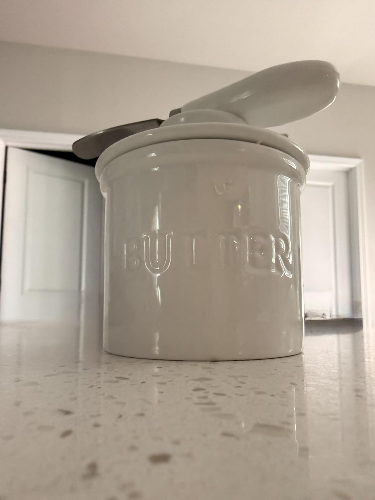 Zulay Kitchen Ceramic Butter Dish with Lid For Countertop & Stainless Steel Knife – Keeps Butter Soft & Fresh – White Butter Dish with Easy-Grip Knob, Durable & Everyday Butter Holder for Home - White - Customer Photo 2