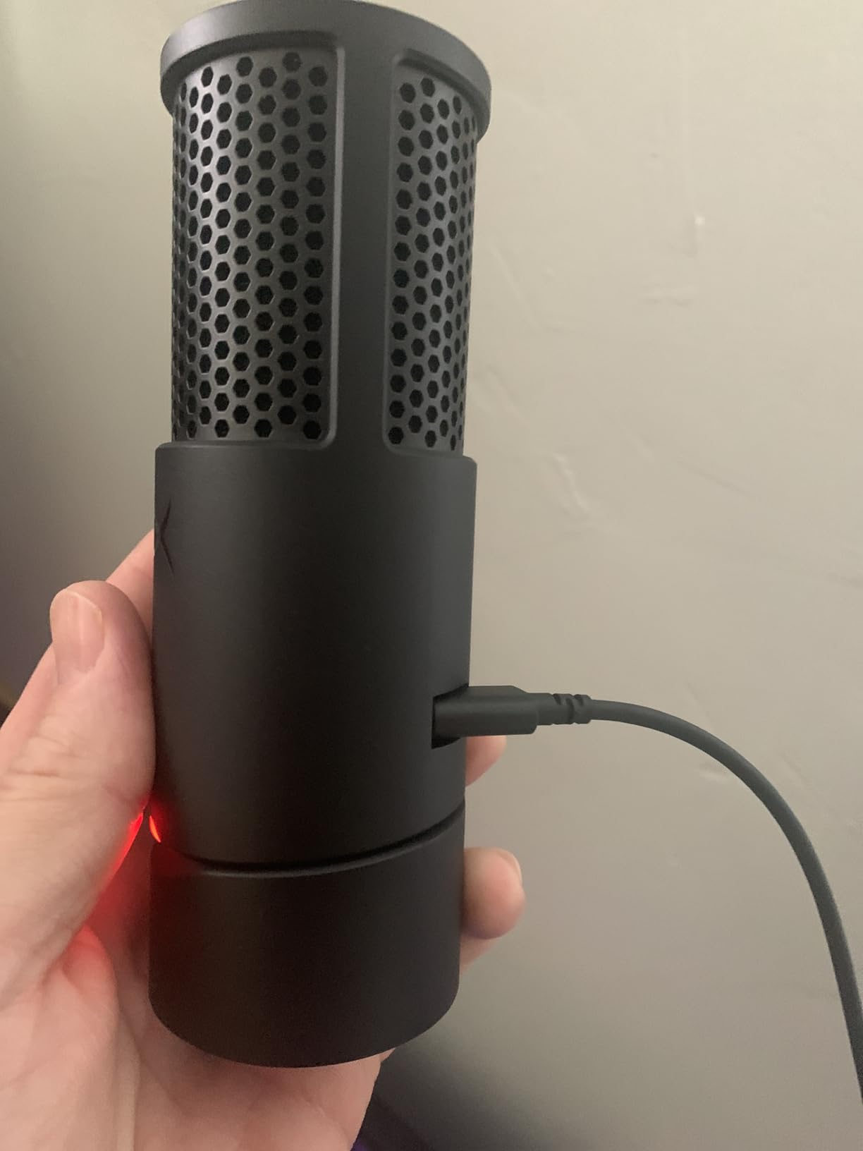 HyperX SoloCast - USB Condenser Gaming Microphone, for PC, PS4, PS5 and Mac, Tap-to-Mute Sensor, Cardioid Polar Pattern, great for Streaming, Podcasts, Twitch, YouTube, Discord, Black customer photo 2