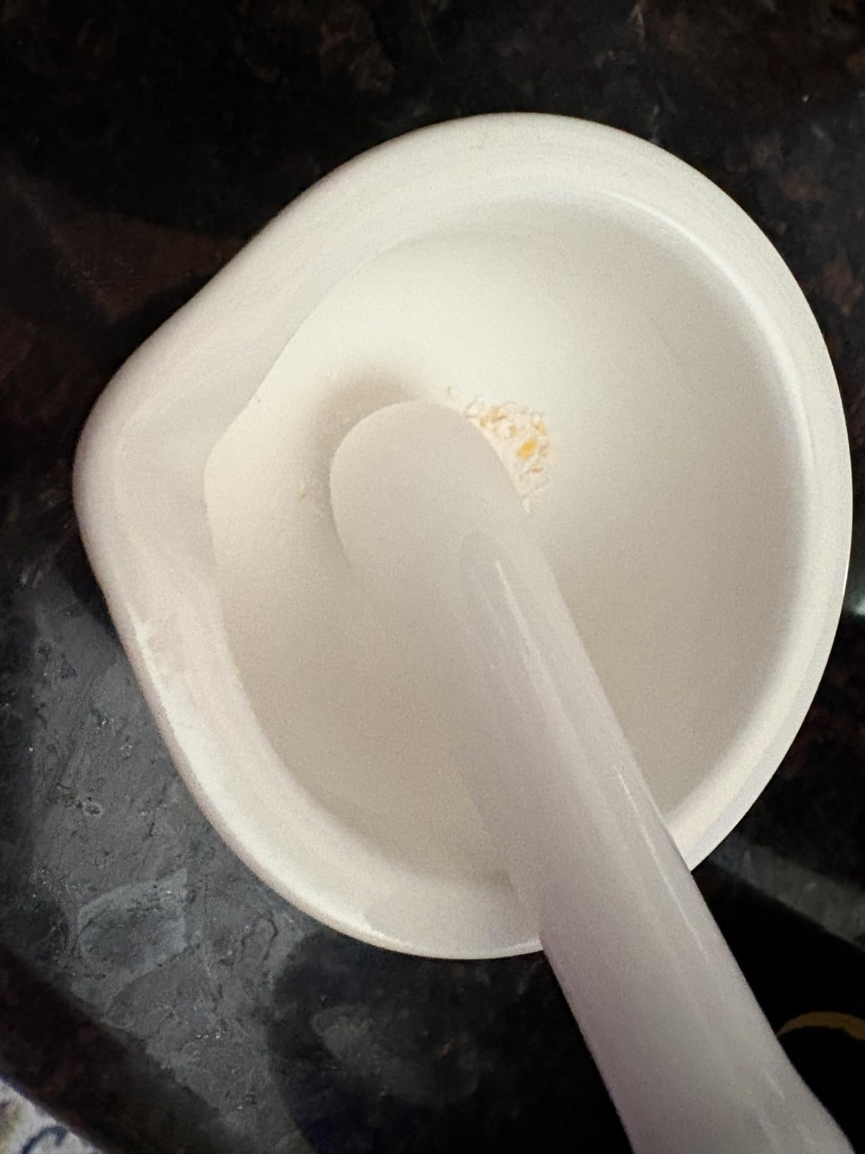 LEETOYI Porcelain Mortar and Pestle, Ceramic Herb Grinder Pill Crusher Set (4.6 inch) - Customer Photo 1