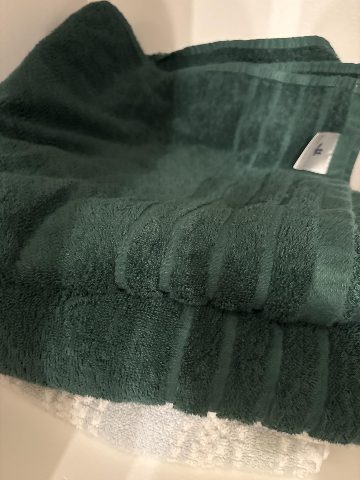 Tens Towels Pack of 4 Extra Large Bath Towels 30 x 60 Inches, 100% Cotton, Larger & Lighter Weight, Quicker to Dry, Super Soft and Absorbent, Perfect for Bathroom, Dark Grey Customer Review Tens Towels Pack of 4 Extra Large Bath Towels 30 x 60 Inches, 100% Cotton, Larger & Lighter Weight, Quicker to Dry, Super Soft and Absorbent, Perfect for Bathroom, Dark Grey - Customer Photo 4
