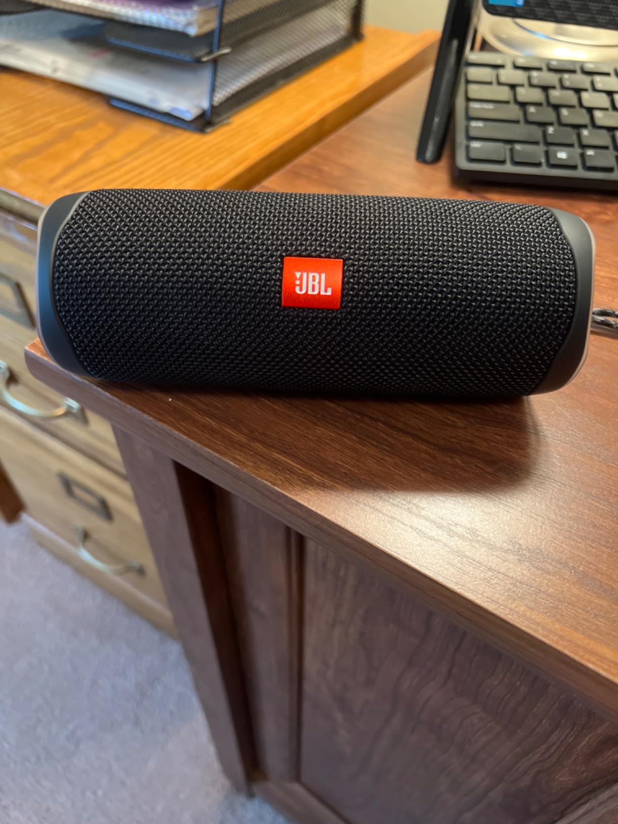 JBL Flip 5: Portable Wireless Bluetooth Speaker, IPX7 Waterproof - Black - Boomph's Comprehensive Ultimate Performance Cloth Solution for Your On-The-Go Sound Experience Customer Review JBL Flip 5: Portable Wireless Bluetooth Speaker, IPX7 Waterproof - Black - Boomph's Comprehensive Ultimate Performance Cloth Solution for Your On-The-Go Sound Experience - Customer Photo 1