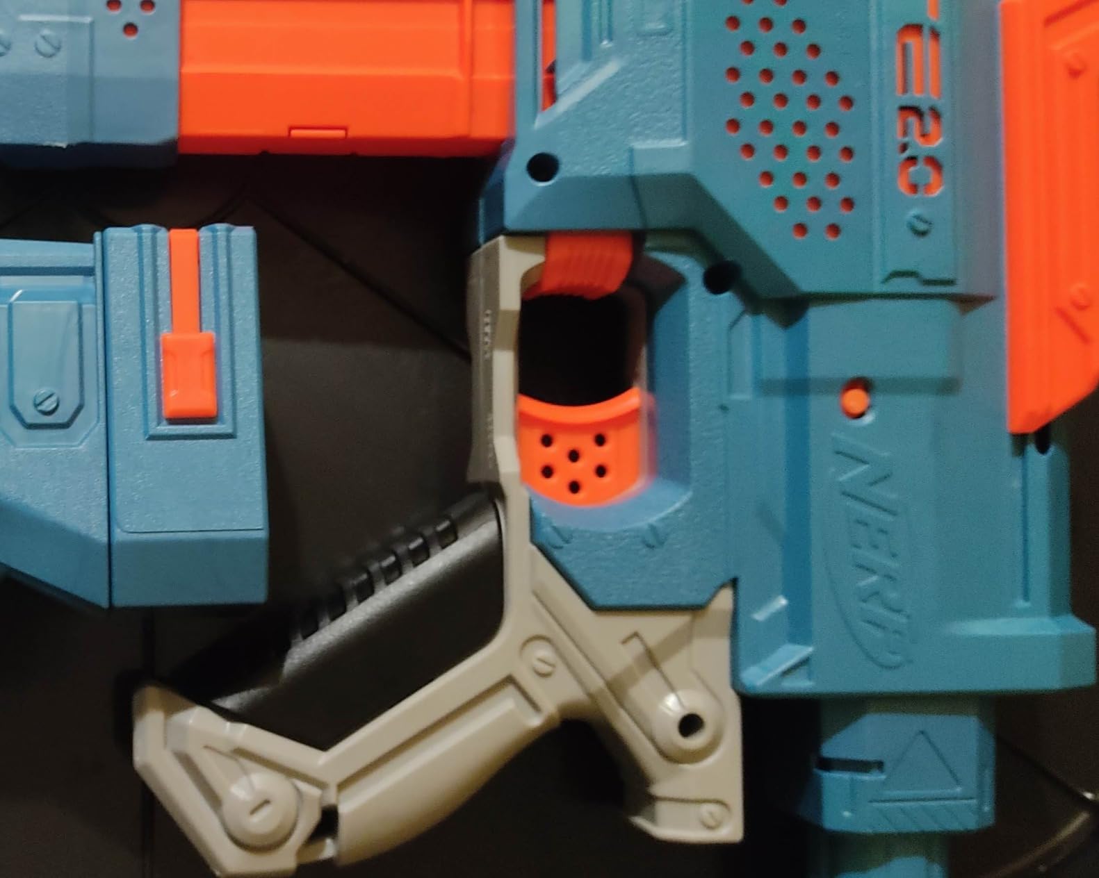 Nerf Elite 2.0 Echo CS-10 Blaster - 24 Official Darts, 10-Dart Clip, Removable Stock and Barrel Extension, 5 Tactical Rails Customer Review Nerf Elite 2.0 Echo CS-10 Blaster - 24 Official Darts, 10-Dart Clip, Removable Stock and Barrel Extension, 5 Tactical Rails - Customer Photo 1
