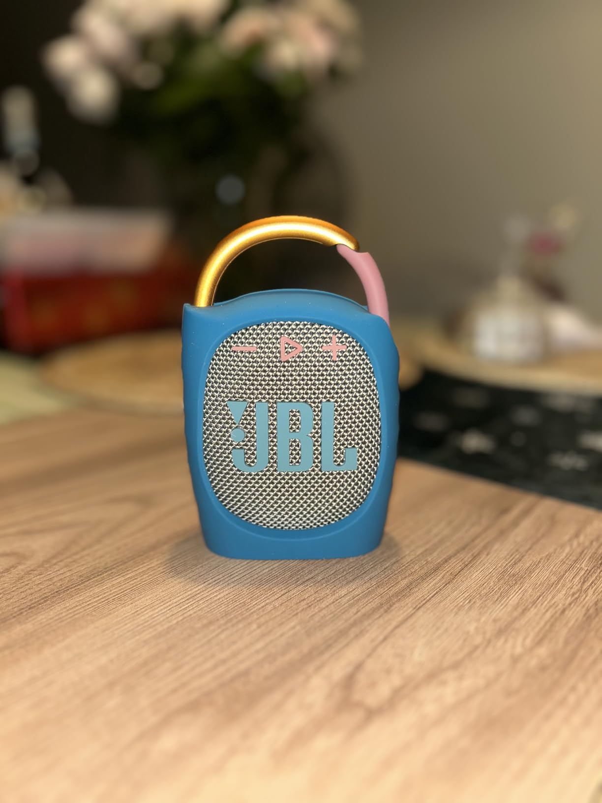 JBL Clip 4 - Portable Mini Bluetooth Speaker, big audio and punchy bass, integrated carabiner, IP67 waterproof and dustproof, 10 hours of playtime, speaker for home, outdoor and travel (Black) Customer Review JBL Clip 4 - Portable Mini Bluetooth Speaker, big audio and punchy bass, integrated carabiner, IP67 waterproof and dustproof, 10 hours of playtime, speaker for home, outdoor and travel (Black) - Customer Photo 1