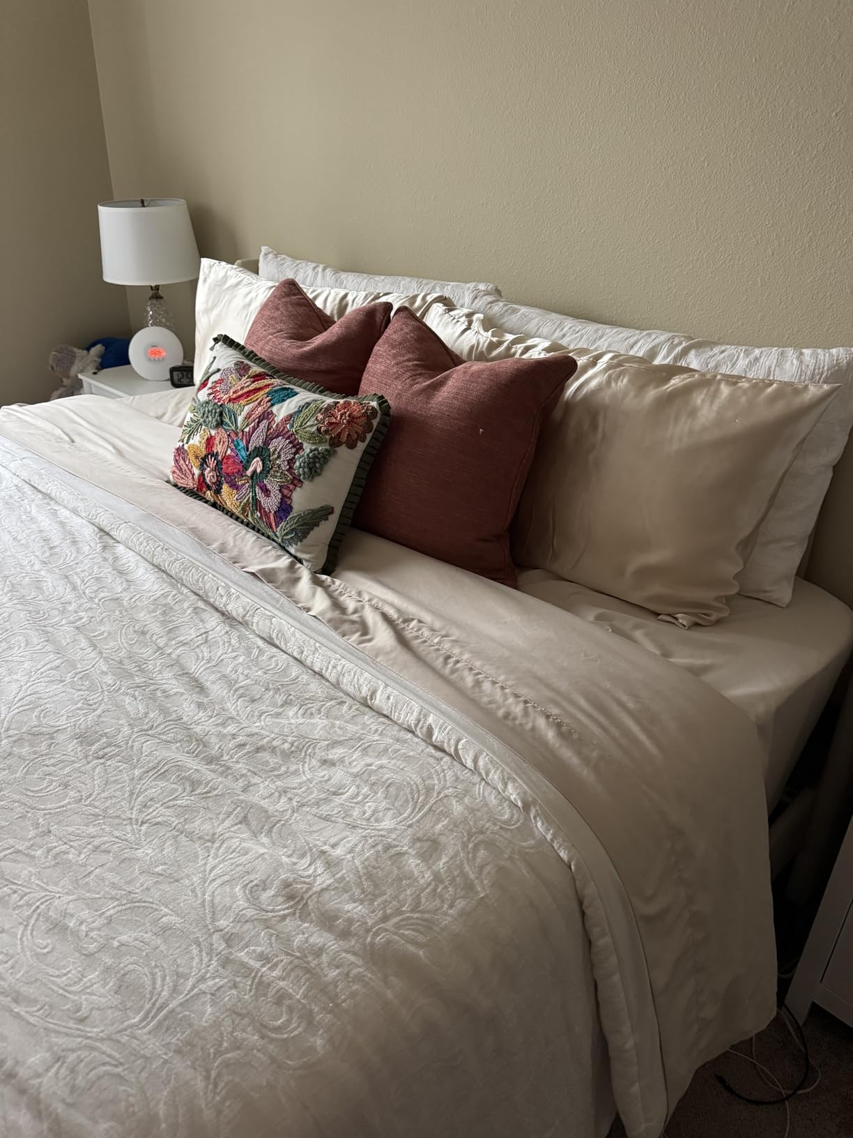 Bedsure Deep Pocket Queen Sheets Set - Fits Mattresses Up to 21 Inches Thick - 4 Piece GentleSoft Bed Sheets, Moisture Wicking, Soft & Cooling Bedsheet & Pillowcases, Easy & Secure Fit Customer Review Bedsure Deep Pocket Queen Sheets Set - Fits Mattresses Up to 21 Inches Thick - 4 Piece GentleSoft Bed Sheets, Moisture Wicking, Soft & Cooling Bedsheet & Pillowcases, Easy & Secure Fit - Customer Photo 1
