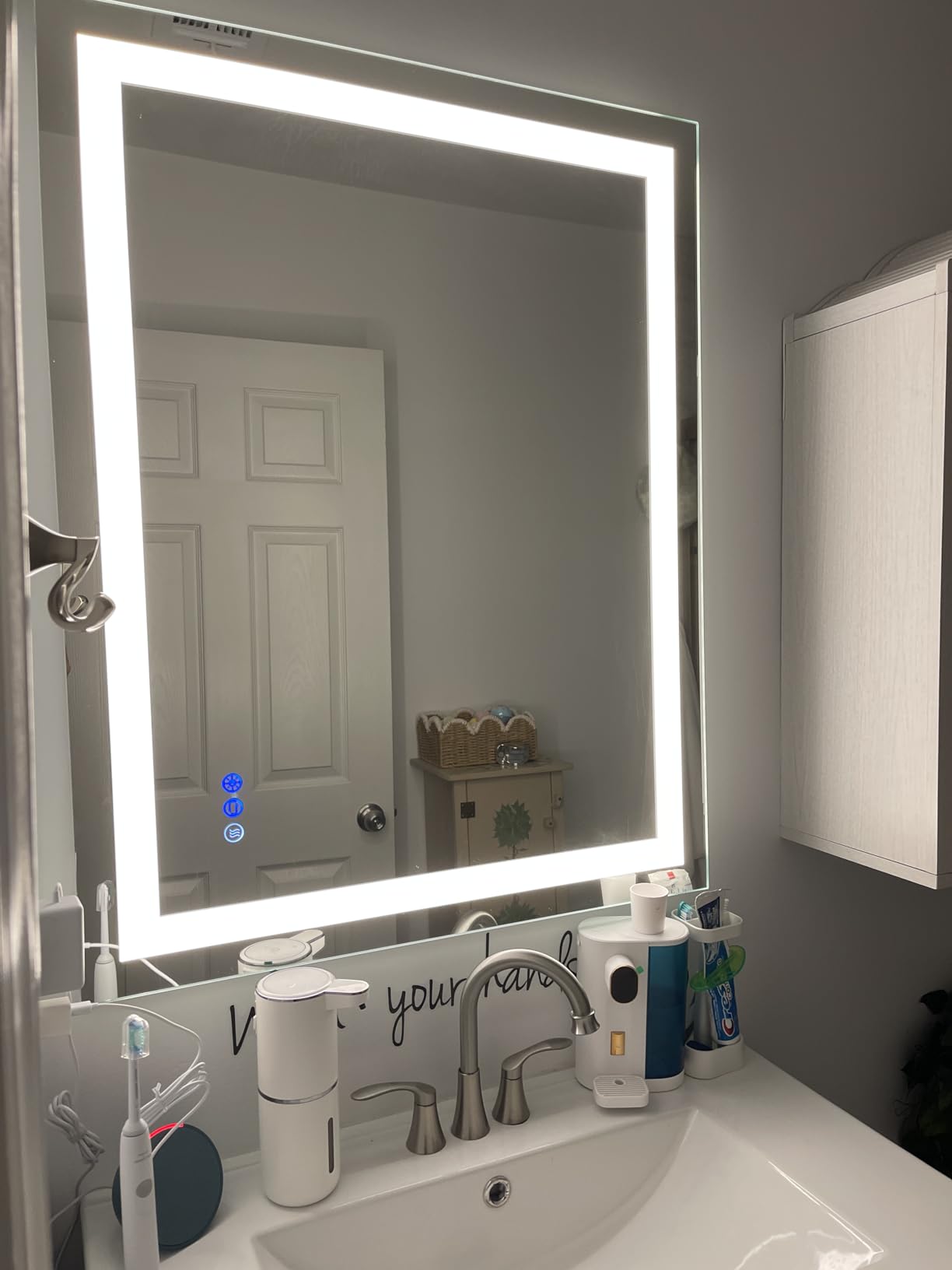 36x28 inch LED Lighted Bathroom Mirror with Anti-Fog, Wall Mounted Vanity Mirror with Smart Touch Button, Memory Function, Adjustable Warm White/Natural/Daylight Lights(Horizontal/Vertical) customer photo 1