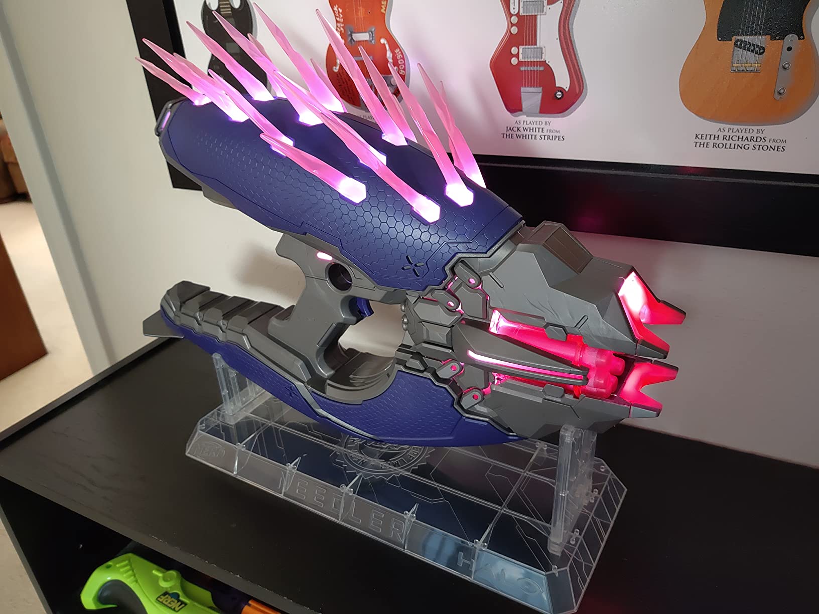 Nerf LMTD Halo Needler Dart-Firing Blaster, Light-Up Needles, 10-Dart Rotating Drum, 10 Elite Darts, Game Card with in-Game Content Customer Review Nerf LMTD Halo Needler Dart-Firing Blaster, Light-Up Needles, 10-Dart Rotating Drum, 10 Elite Darts, Game Card with in-Game Content - Customer Photo 1