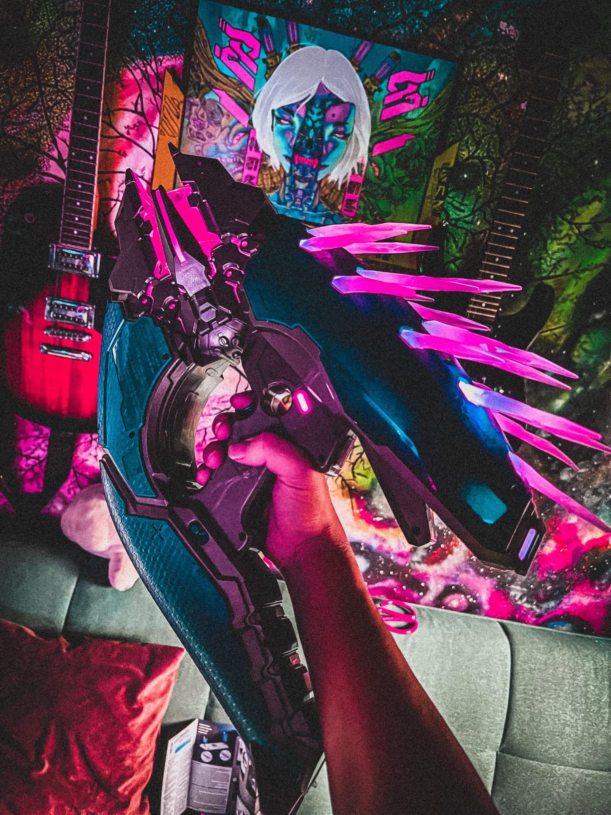 Nerf LMTD Halo Needler Dart-Firing Blaster, Light-Up Needles, 10-Dart Rotating Drum, 10 Elite Darts, Game Card with in-Game Content Customer Review Nerf LMTD Halo Needler Dart-Firing Blaster, Light-Up Needles, 10-Dart Rotating Drum, 10 Elite Darts, Game Card with in-Game Content - Customer Photo 2