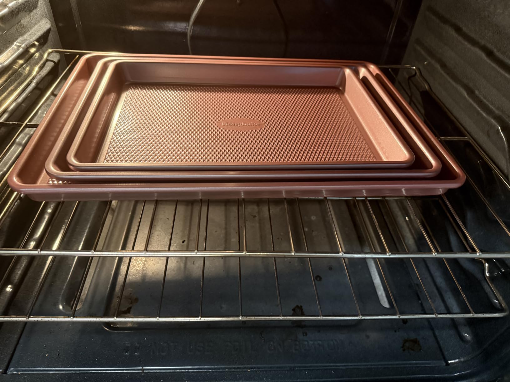 HONGBAKE Baking Sheet Pan Set of 3, Cookie Sheets for Oven, Nonstick Half/Quarter/Jelly Roll Pans with Diamond Texture Pattern, 0.8mm Thick Heavy Duty Cookie Tray, Champagne Gold - Customer Photo 2