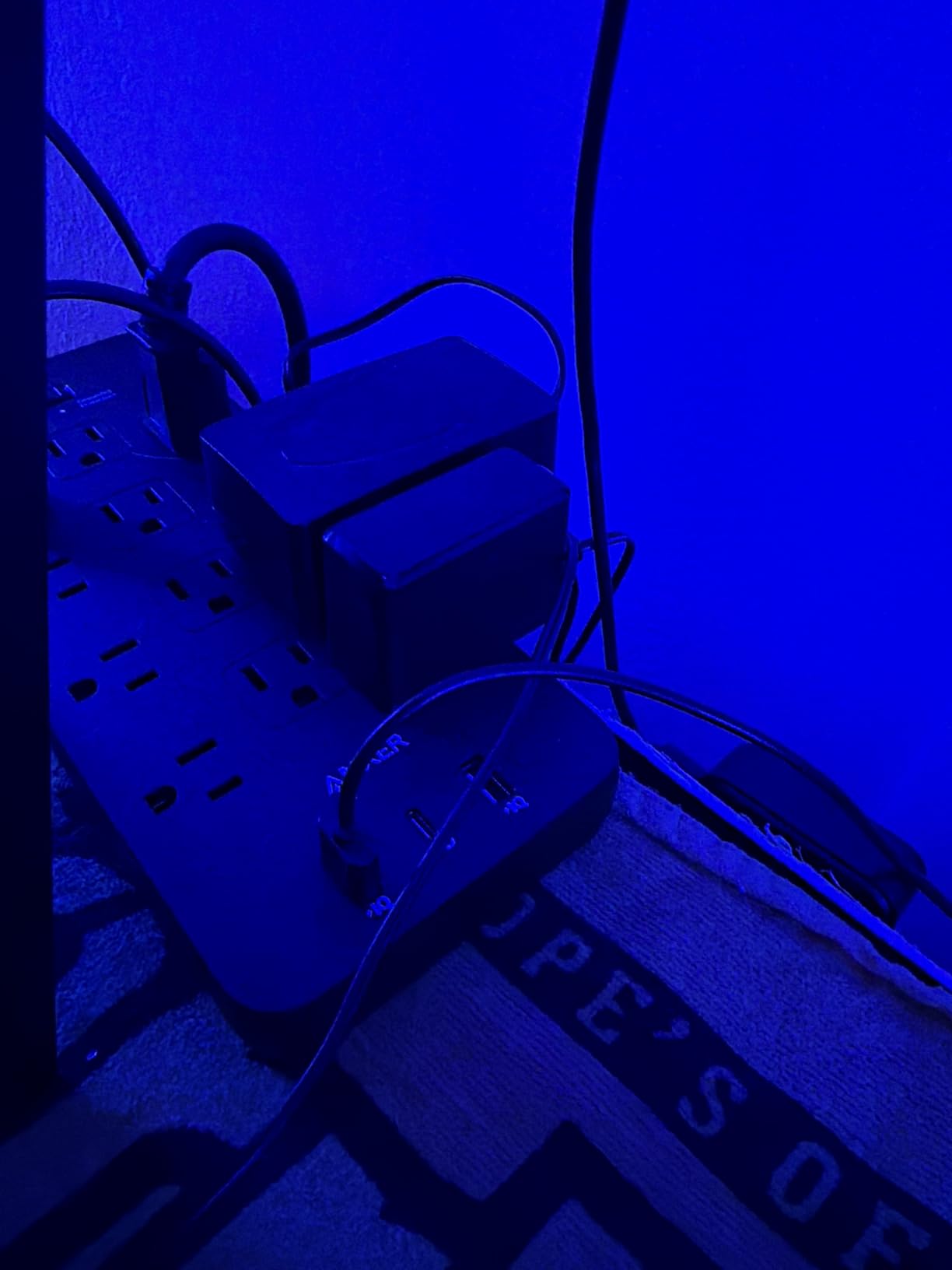Anker Power Strip with 2100J Surge Protector, Outlet Extender, 5ft Extension Cord with Multiple Outlets, 12 AC, 2 USB A,1 USB C Port for 20W, Home Office, Dorm Room Essentials, TUV Listed - Customer Photo 1