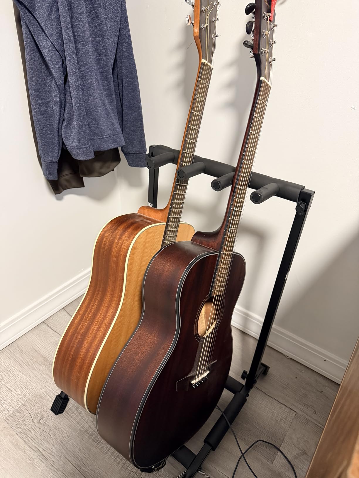 Rok-It Multi Guitar Stand Rack with Folding Design, Holds up to 7 Electric or Acoustic Guitars (RI-GTR-RACK7) Customer Review Rok-It Multi Guitar Stand Rack with Folding Design, Holds up to 7 Electric or Acoustic Guitars (RI-GTR-RACK7) - Customer Photo 1