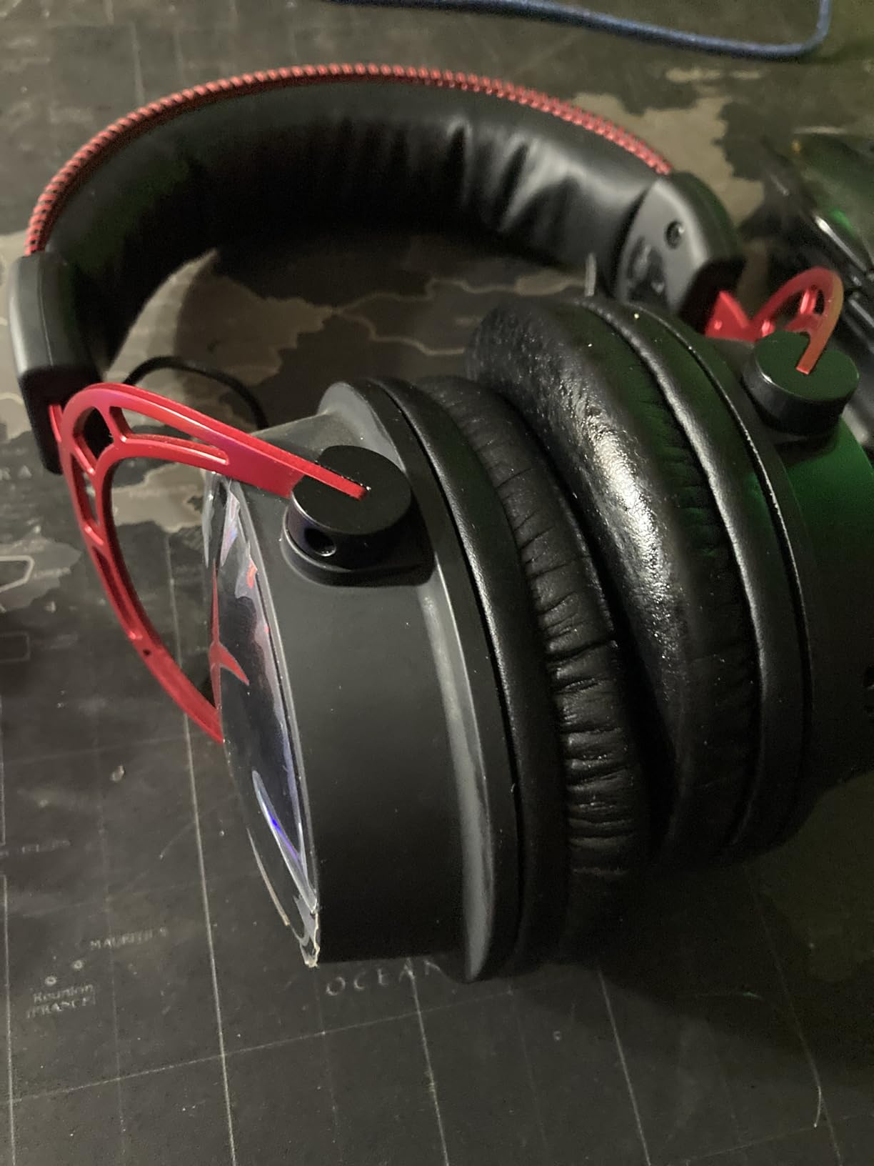 HyperX Cloud Alpha Wireless Gaming Headset for PC with DTS Headphone:X Spatial Audio, Noise-Canceling Mic, Dual Chamber Drivers, Durable Aluminum Frame - 300-Hour Life, Red (Renewed) Customer Review HyperX Cloud Alpha Wireless Gaming Headset for PC with DTS Headphone:X Spatial Audio, Noise-Canceling Mic, Dual Chamber Drivers, Durable Aluminum Frame - 300-Hour Life, Red (Renewed) - Customer Photo 1