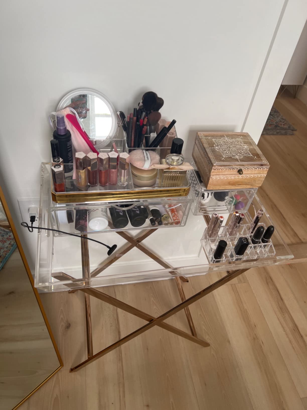 LIKENOW Furniture Acrylic Side Table, Acrylic End Table for Drinking Food,Clear Modern Small Tables for Living Room Bedroom Lobby,13.5''x13.5''x20'' High,9.48Lbs - Customer Photo 4