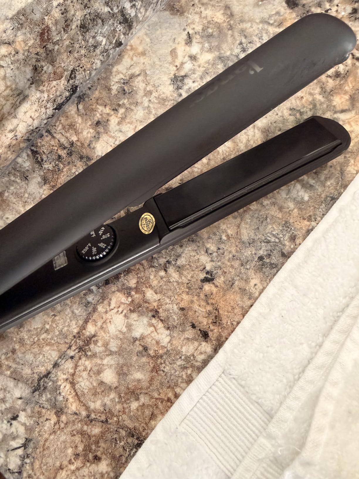 L'ANGE HAIR Le Ceramique 1-Pass Flat Iron Hair Straightener | Fast Heating Ceramic Flat Iron | Best Hot Tools Professional Hair Straightener to Lock in Moisture & Shine | (Blush) Customer Review L'ANGE HAIR Le Ceramique 1-Pass Flat Iron Hair Straightener | Fast Heating Ceramic Flat Iron | Best Hot Tools Professional Hair Straightener to Lock in Moisture & Shine | (Blush) - Customer Photo 1
