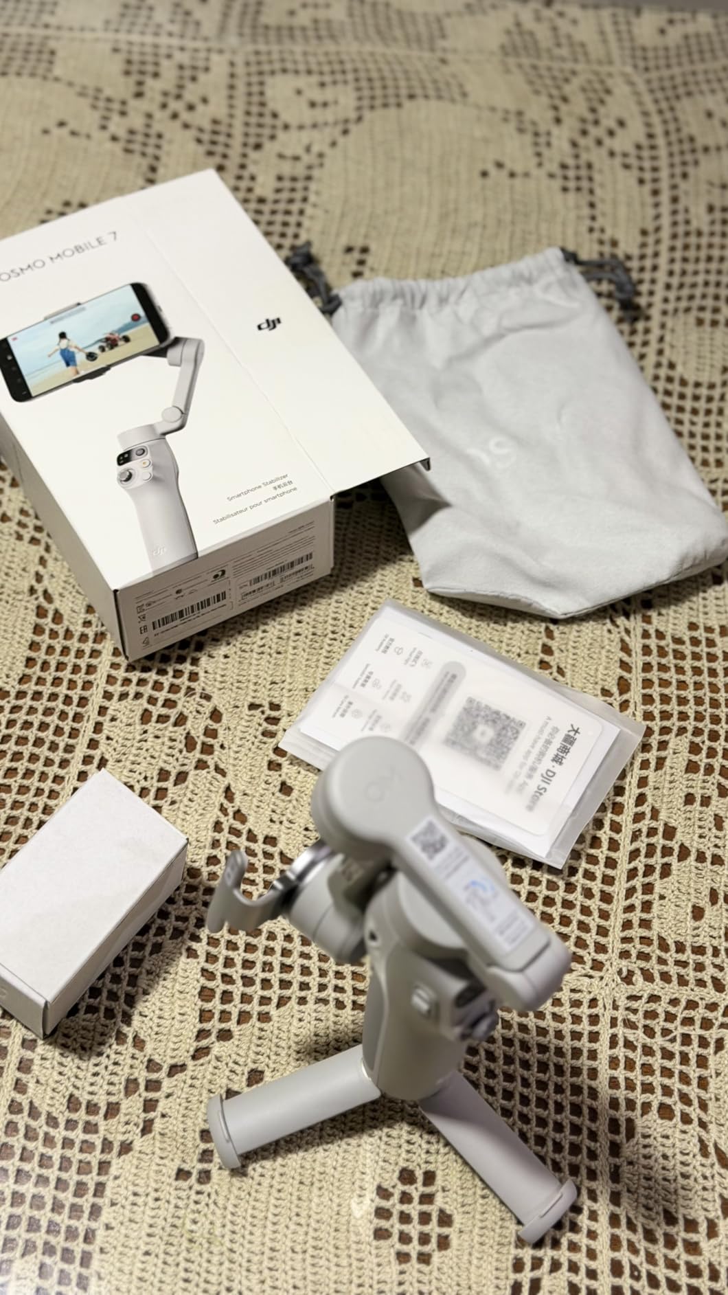DJI Osmo Mobile SE, 3-Axis Phone Gimbal for iPhone, Android, Built-in Tripod, Selfie Stick, Gimbal Stabilizer for iphone, Andriod, ActiveTrack 6.0, Vlogging Stabilizer for Youtube, TikTok, Travel - Customer Photo 3