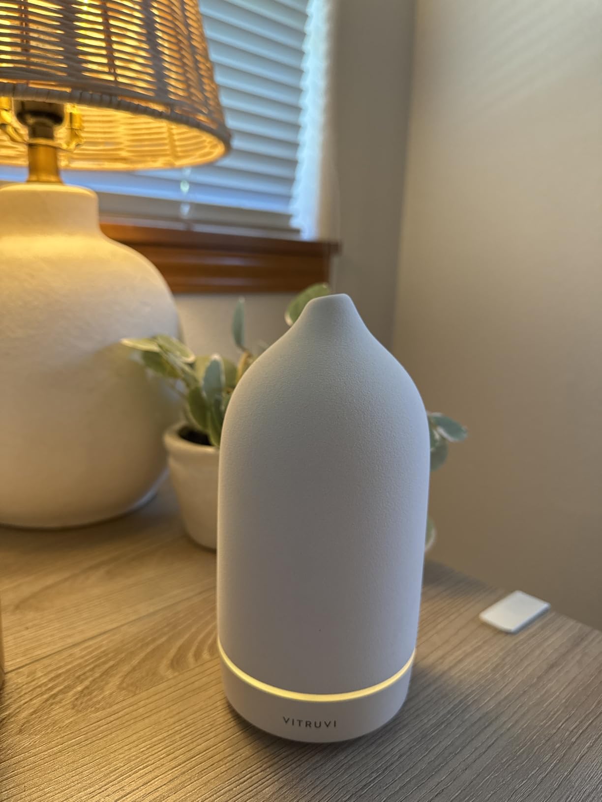 Vitruvi Stone Diffuser, Ceramic Ultrasonic Essential Oil Diffuser for Aromatherapy | Ceramic Diffuser, Diffusers for Home, Oil Diffuser, Housewarming Gift, Original Diffuser | White, 90ml Capacity Customer Review Vitruvi Stone Diffuser, Ceramic Ultrasonic Essential Oil Diffuser for Aromatherapy | Ceramic Diffuser, Diffusers for Home, Oil Diffuser, Housewarming Gift, Original Diffuser | White, 90ml Capacity - Customer Photo 2