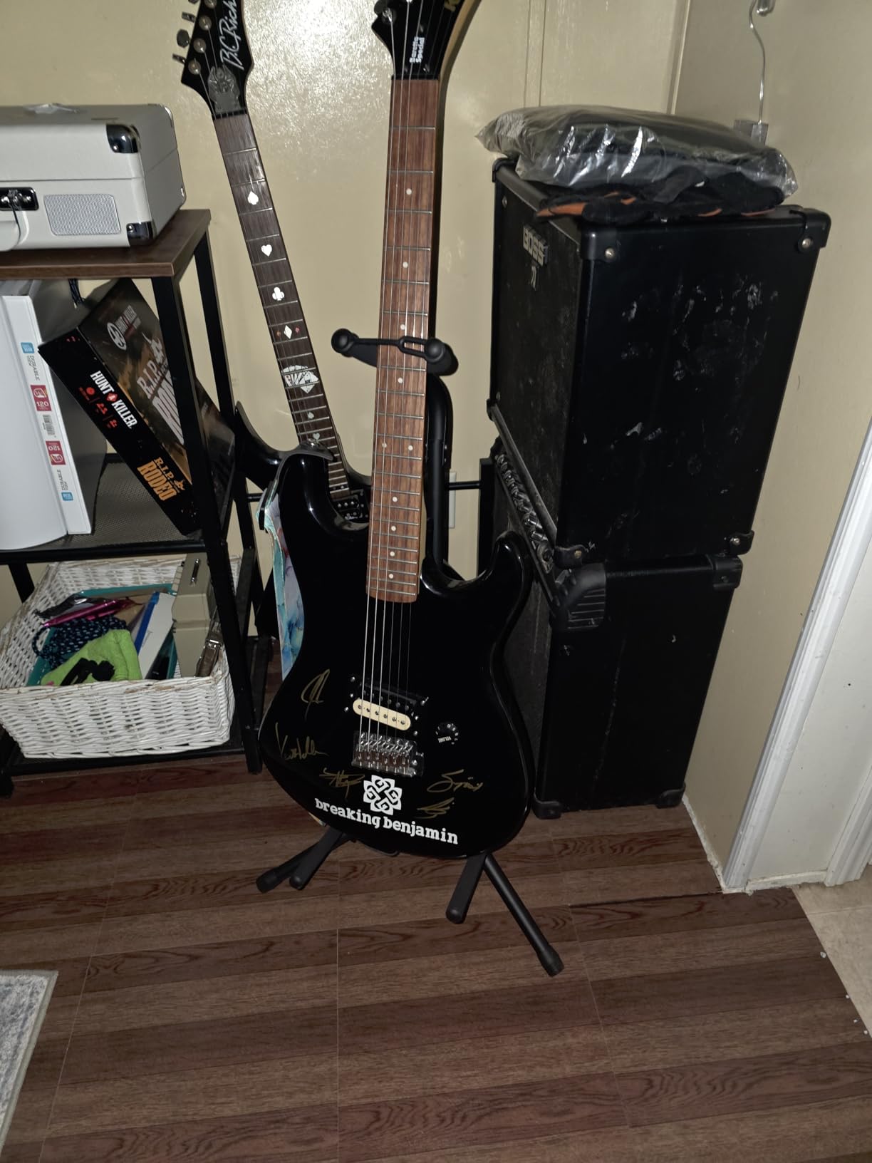 Amazon Basics Height Adjustable Portable Foldable Guitar Stand with Padded Non-Slip Secure Support for Acoustic, Electric, Bass and Banjos, Black Customer Review Amazon Basics Height Adjustable Portable Foldable Guitar Stand with Padded Non-Slip Secure Support for Acoustic, Electric, Bass and Banjos, Black - Customer Photo 2