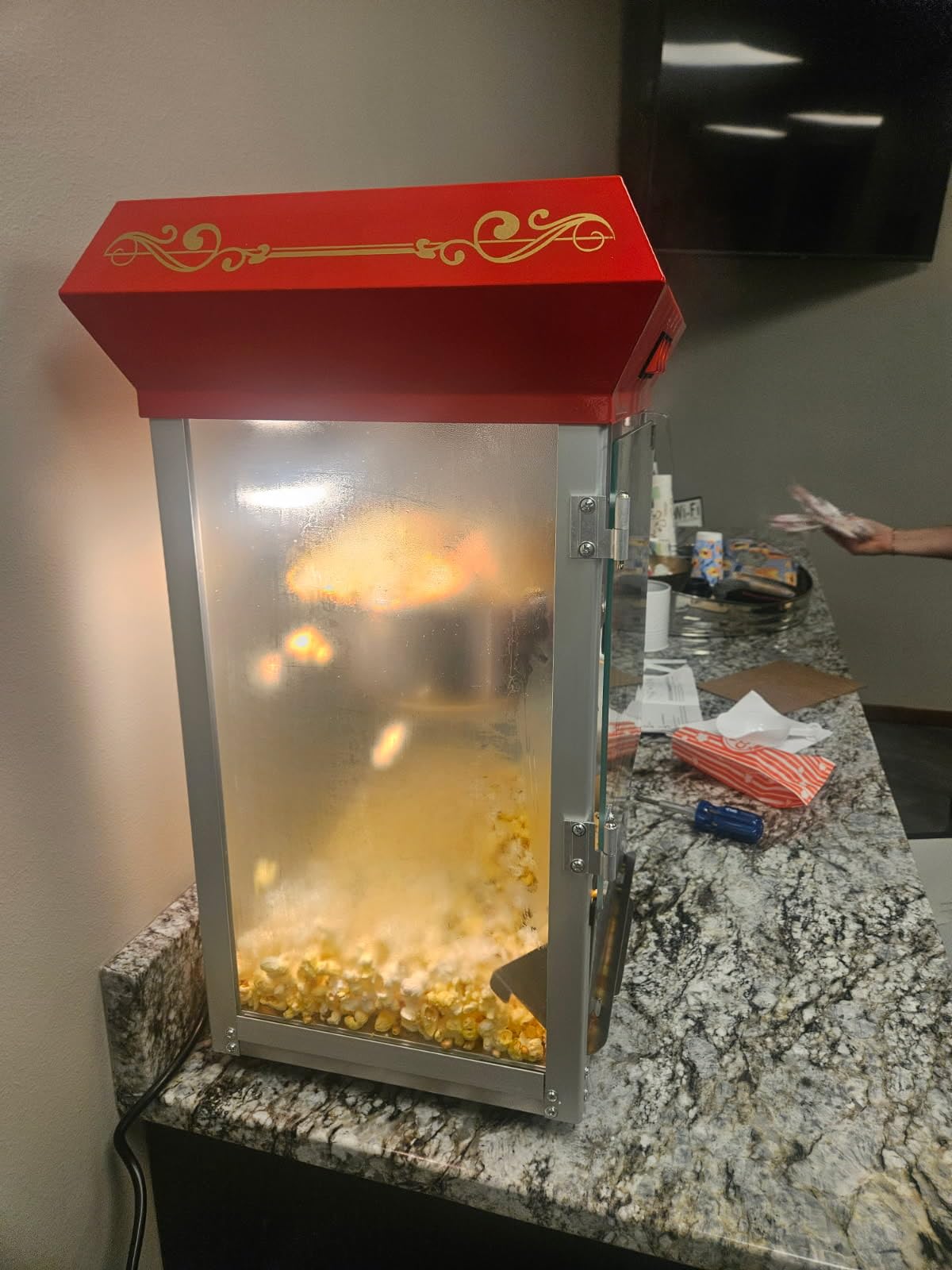 VEVOR Commercial Popcorn Machine, 8 Oz Kettle, 850 W Countertop Popcorn Maker for 48 Cups per Batch, Theater Style Popper with 3-Switch Control Steel Frame Tempered Glass Doors 2 Scoops 2 Spoons, Red - Customer Photo 2