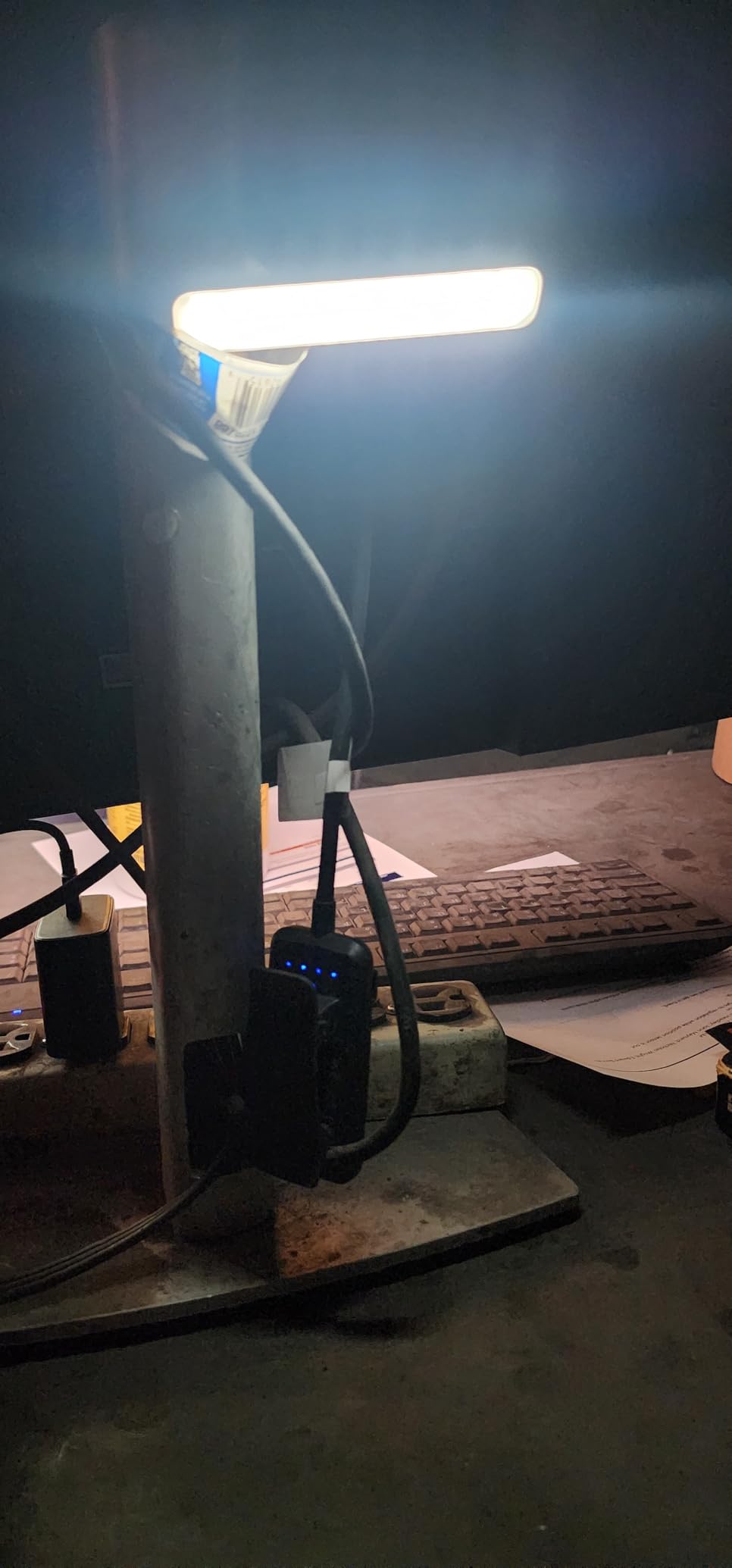 Gritin 19 LED Rechargeable Book Light for Reading in Bed with Memory Function- Eye Caring 3 Color Temperatures,Stepless Dimming Brightness,90 Hrs Runtime Lightweight Clip on Light for Book Lovers - Customer Photo 2