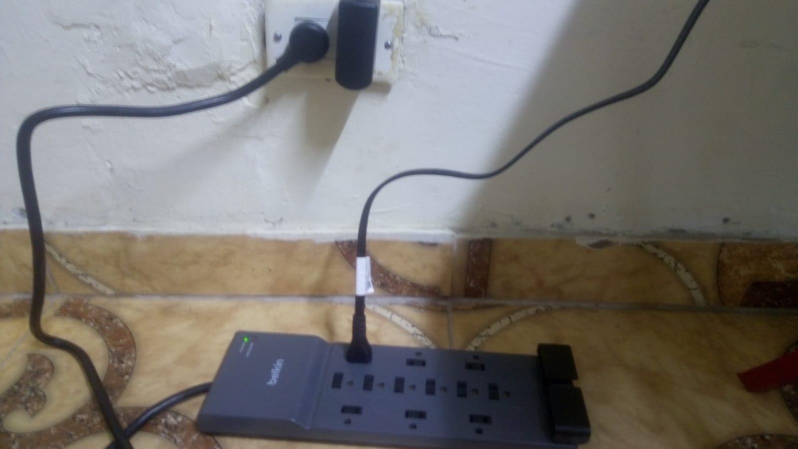 Belkin 12-Outlet Surge Protector Power Strip w/ 12 AC Outlets & 8ft Flat Plug, UL-listed Heavy-Duty Extension Cord for Home, Office, Travel, Computer, Laptop, Charger - 3,940 Joules of Protection - Customer Photo 1