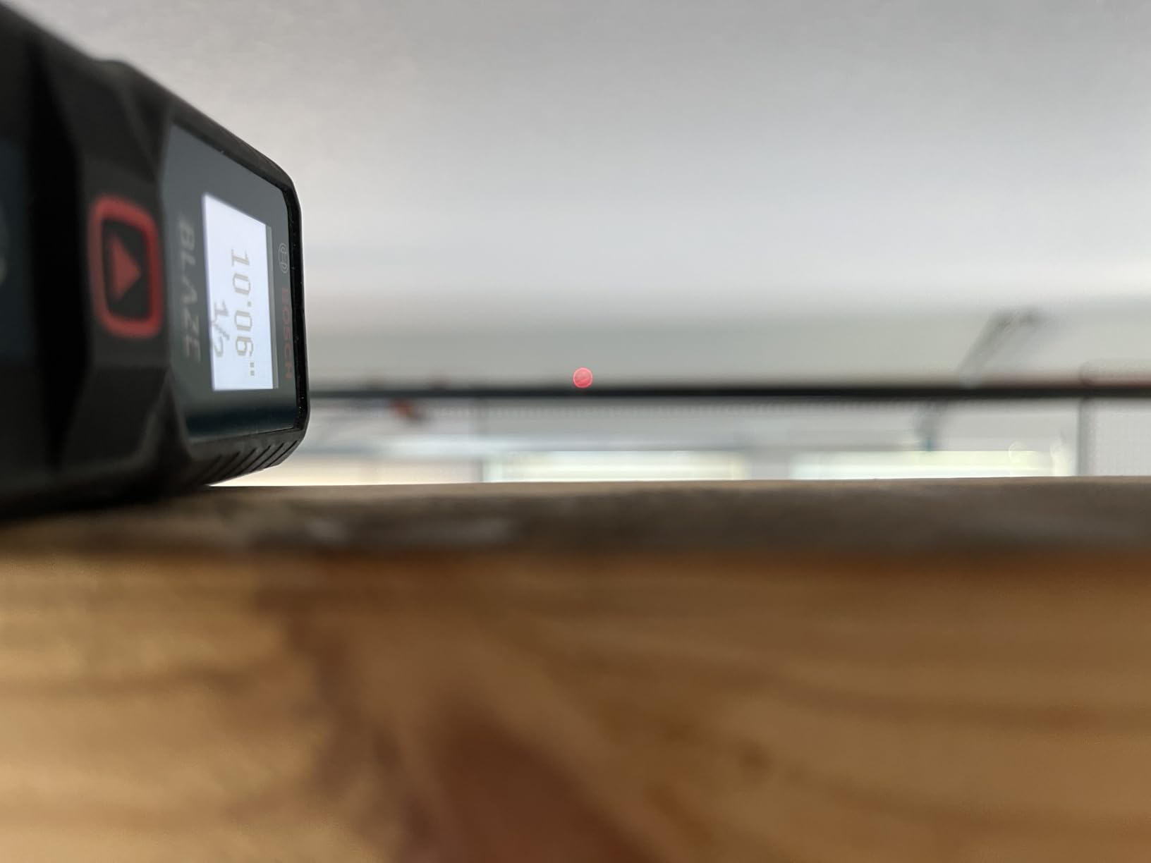 BOSCH GLM100-23 100 Ft Blaze Laser Distance Measure, Includes 2 AA Batteries customer photo 1