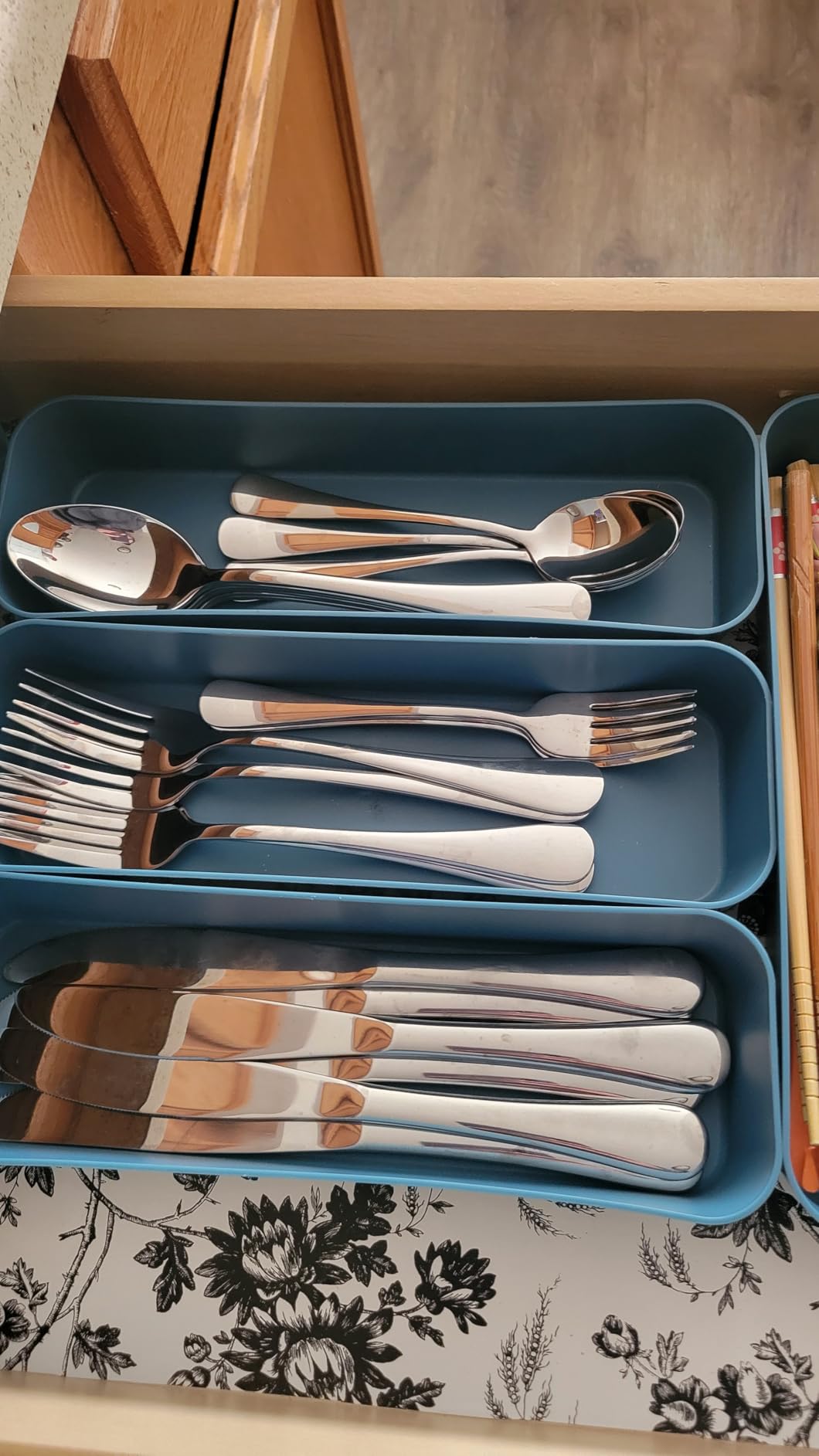 60 Piece Silverware Set for 12, Heavy Duty Stainless Steel Flatware Utensils Cutlery Set Including Steak Knife Fork and Spoon, Dishwasher Safe, Gift Package for Wedding Housewarming Customer Review 60 Piece Silverware Set for 12, Heavy Duty Stainless Steel Flatware Utensils Cutlery Set Including Steak Knife Fork and Spoon, Dishwasher Safe, Gift Package for Wedding Housewarming - Customer Photo 1