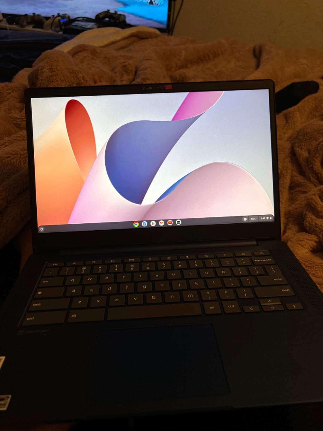 Lenovo Flagship Chromebook, 14'' FHD Touchscreen Slim Thin Light Laptop Computer, 8-Core MediaTek Kompanio 520 Processor, 4GB RAM, 64GB eMMC, WiFi 6, Chrome OS, Abyss Blue customer photo 1