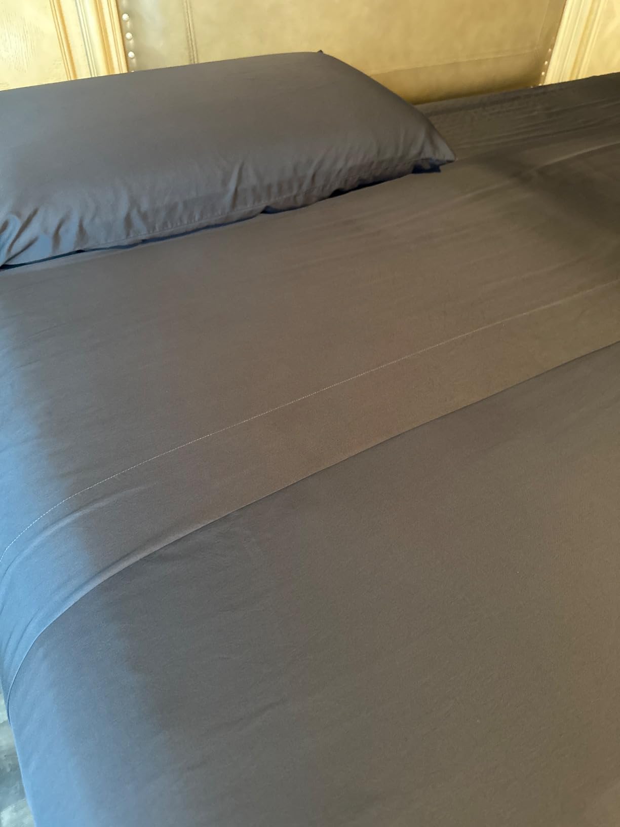 LUXOME Luxury Sheet Set | 100% Viscose from Bamboo | Queen Size - Ocean | Deep Pockets | 4-Piece Set (Fitted, Flat, 2 Pillowcases) Customer Review LUXOME Luxury Sheet Set | 100% Viscose from Bamboo | Queen Size - Ocean | Deep Pockets | 4-Piece Set (Fitted, Flat, 2 Pillowcases) - Customer Photo 2