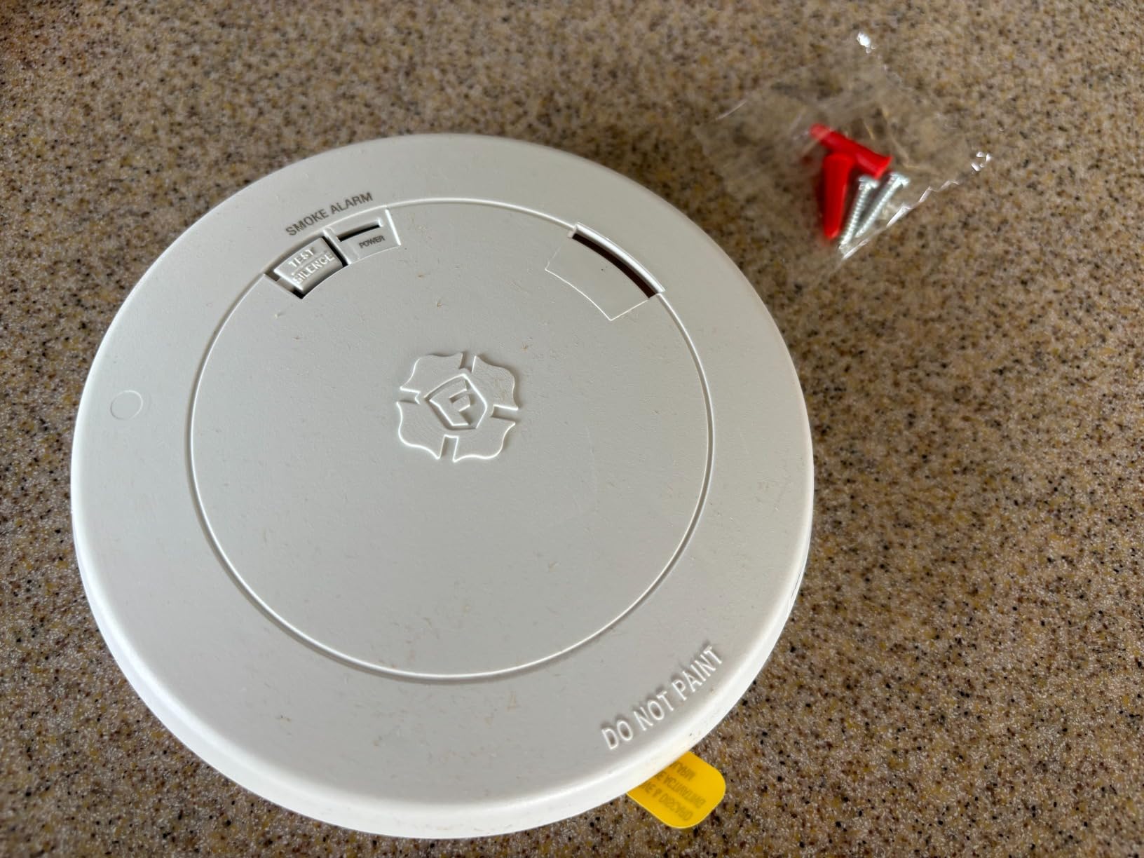 First Alert SM210, 10-Year Sealed Battery Smoke Alarm with Slim Profile Design, 1-Pack Customer Review First Alert SM210, 10-Year Sealed Battery Smoke Alarm with Slim Profile Design, 1-Pack - Customer Photo 2