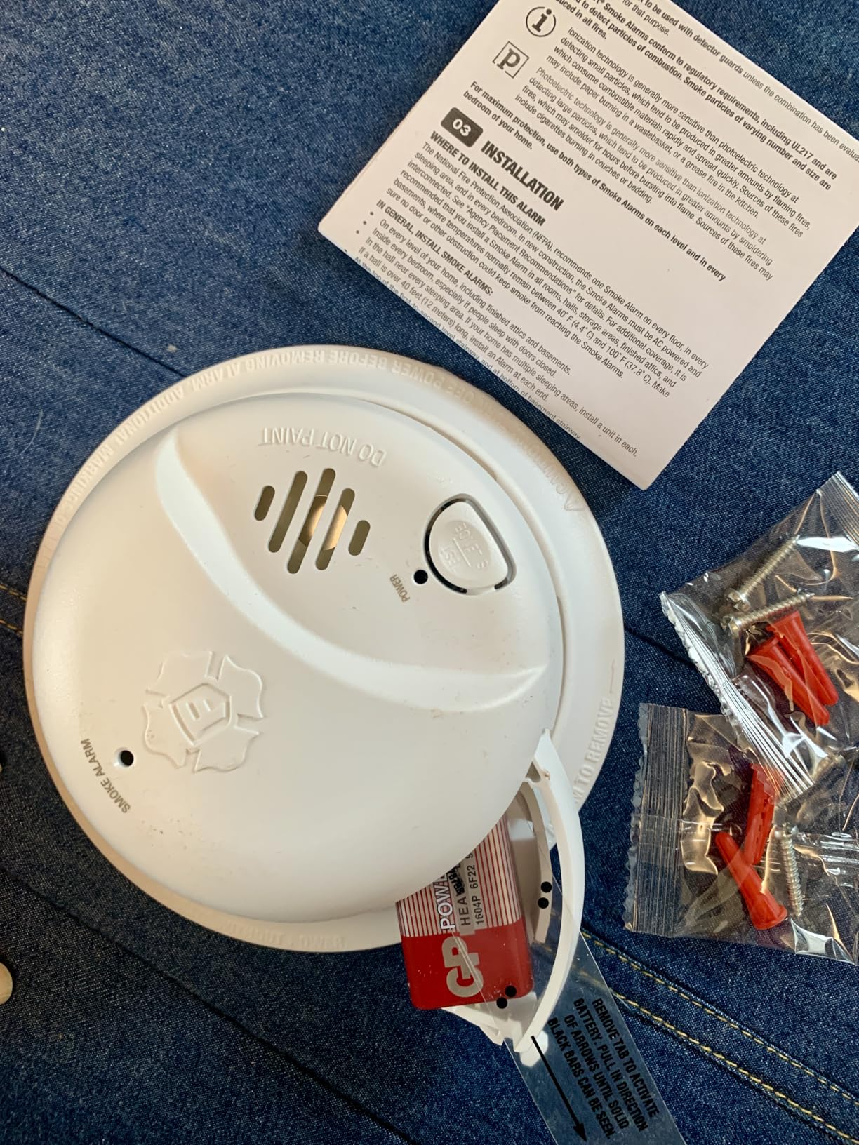 First Alert Smoke Alarm, Battery-Operated Detector with Test & Silence Button, SMI100, 1-Pack Customer Review First Alert Smoke Alarm, Battery-Operated Detector with Test & Silence Button, SMI100, 1-Pack - Customer Photo 2