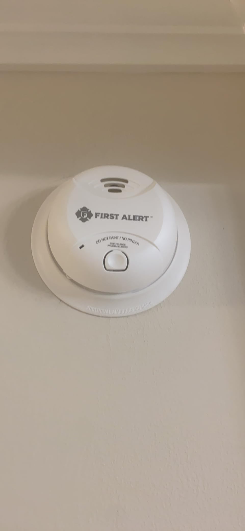 First Alert Smoke Alarm, 10-Year Sealed Battery Detector with Test & Silence Button, SMI110, 1-Pack Customer Review First Alert Smoke Alarm, 10-Year Sealed Battery Detector with Test & Silence Button, SMI110, 1-Pack - Customer Photo 2