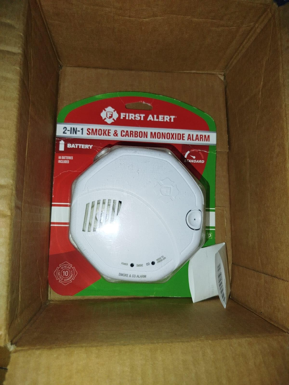 First Alert Combination Smoke & Carbon Monoxide Alarm, Battery Operated Detector with Test & Silence Button, SMCO100, 1-Pack,White customer photo 1