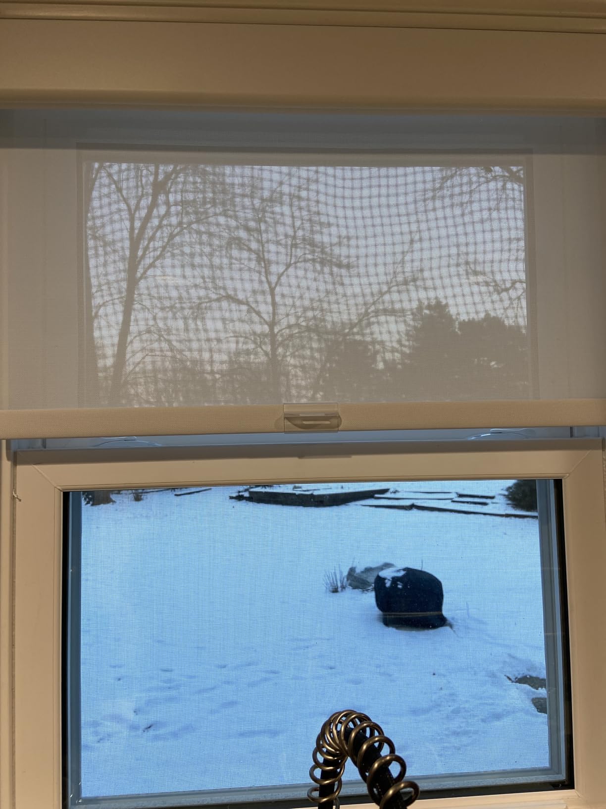 Persilux Free-Stop Cordless Solar Window Shades Light Filtering Roller Shades for Windows, 5% Openness UV Protection View Through Customer Review Persilux Free-Stop Cordless Solar Window Shades Light Filtering Roller Shades for Windows, 5% Openness UV Protection View Through - Customer Photo 2