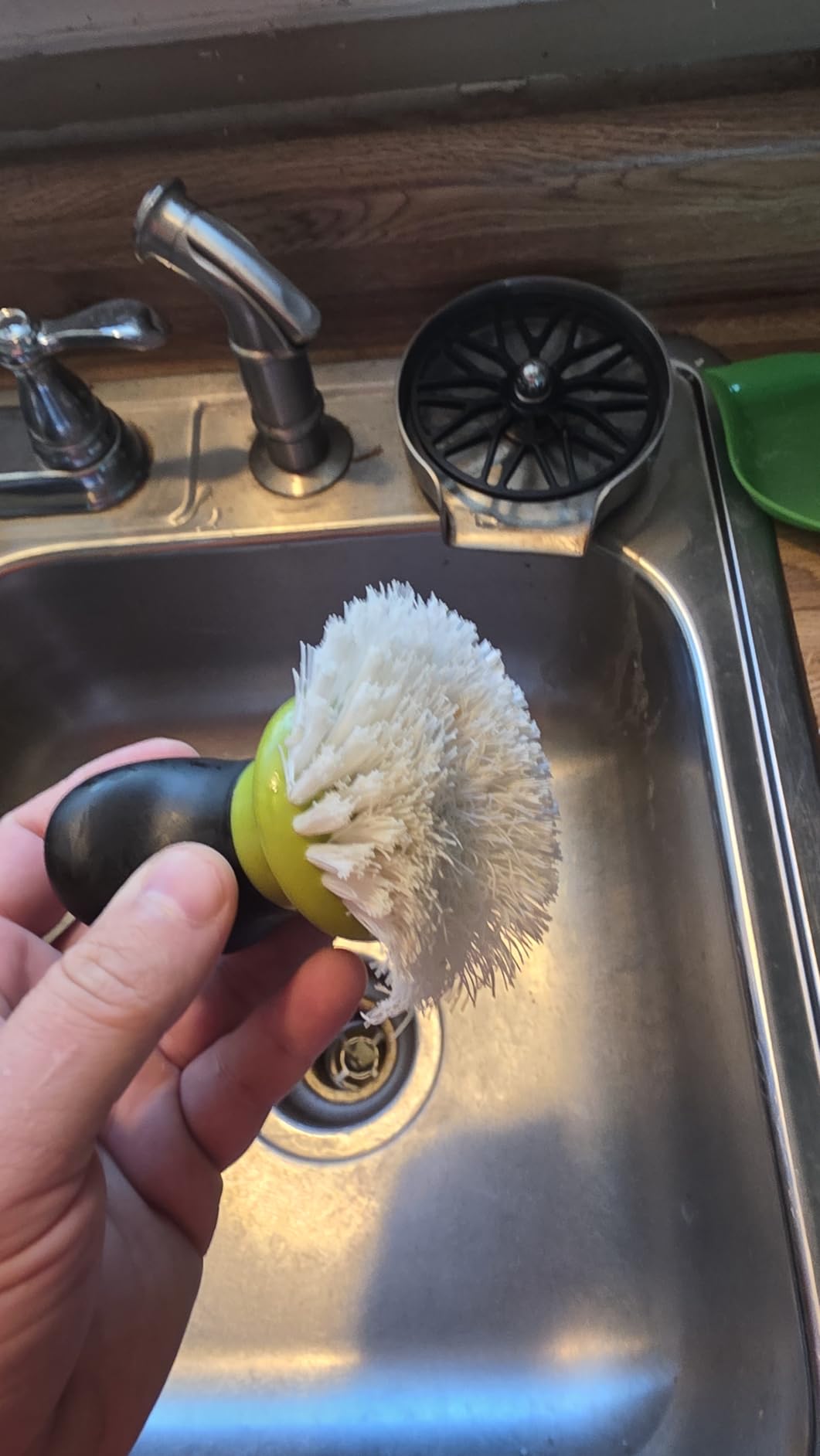 MR.SIGA Dish Scrub Brush, Palm Brush Dish Scrubber with Ergonomic Grip, Kitchen Brushes for Dishes, Gray, Pack of 2 Customer Review MR.SIGA Dish Scrub Brush, Palm Brush Dish Scrubber with Ergonomic Grip, Kitchen Brushes for Dishes, Gray, Pack of 2 - Customer Photo 2