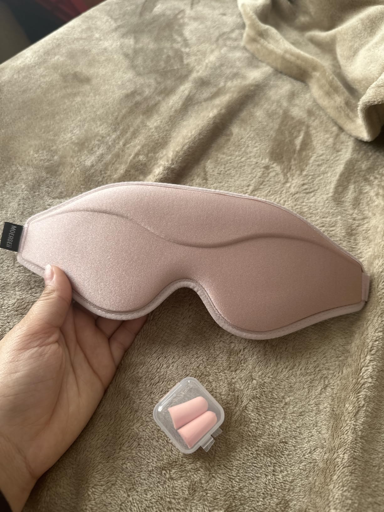 MOEASEii Sleep Mask - Total Blackout 3D Sleeping Mask, Super Lightweight & Silky Soft Eye Mask for Sleeping, Fully Adjustable Fit for Home, Office, Traveling, Meditation, Yoga - Customer Photo 1